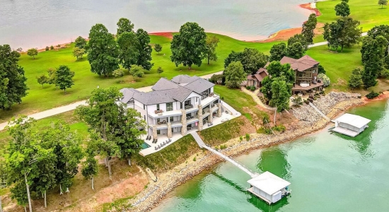 Luxury Lakefront Living