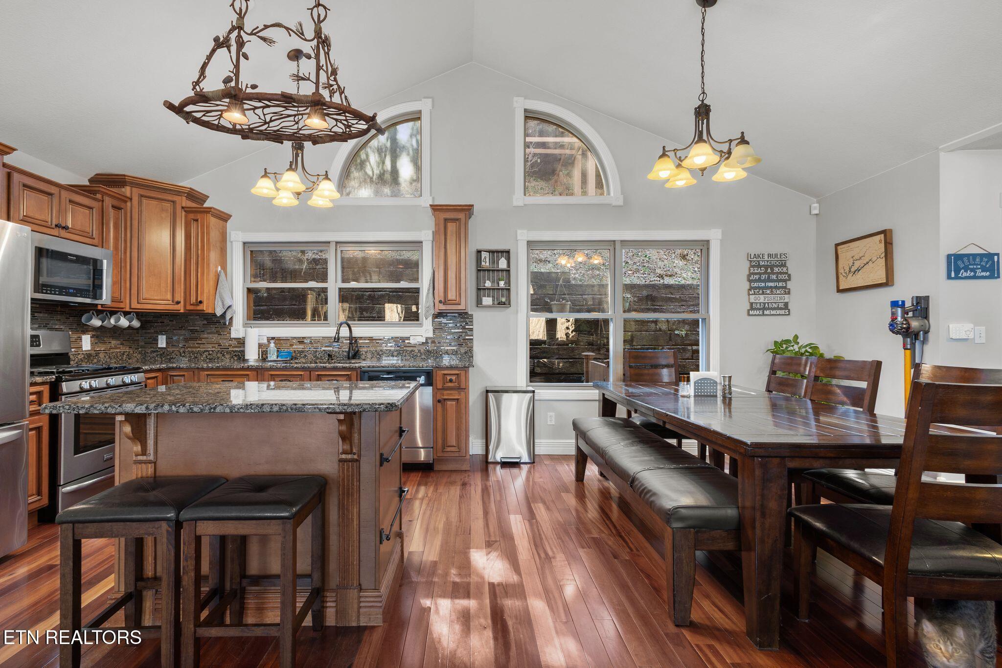 300 Hiawatha Lane, Caryville, TN - Norris Lake Real Estate - Image# 11