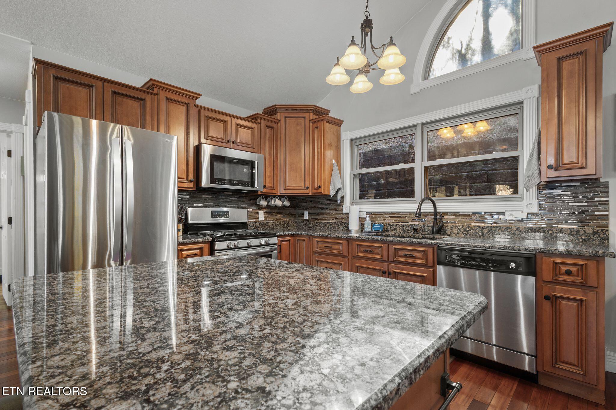 300 Hiawatha Lane, Caryville, TN - Norris Lake Real Estate - Image# 12