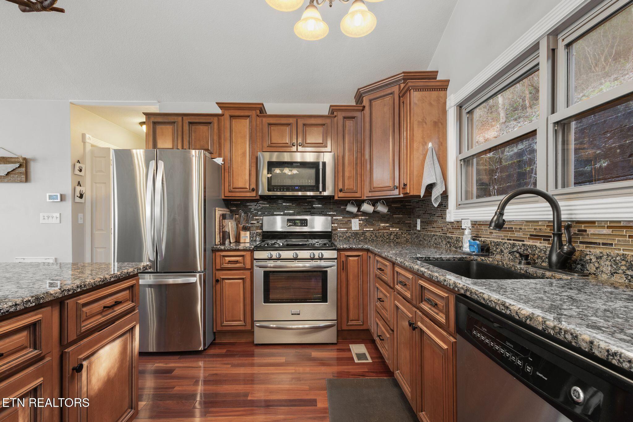 300 Hiawatha Lane, Caryville, TN - Norris Lake Real Estate - Image# 14