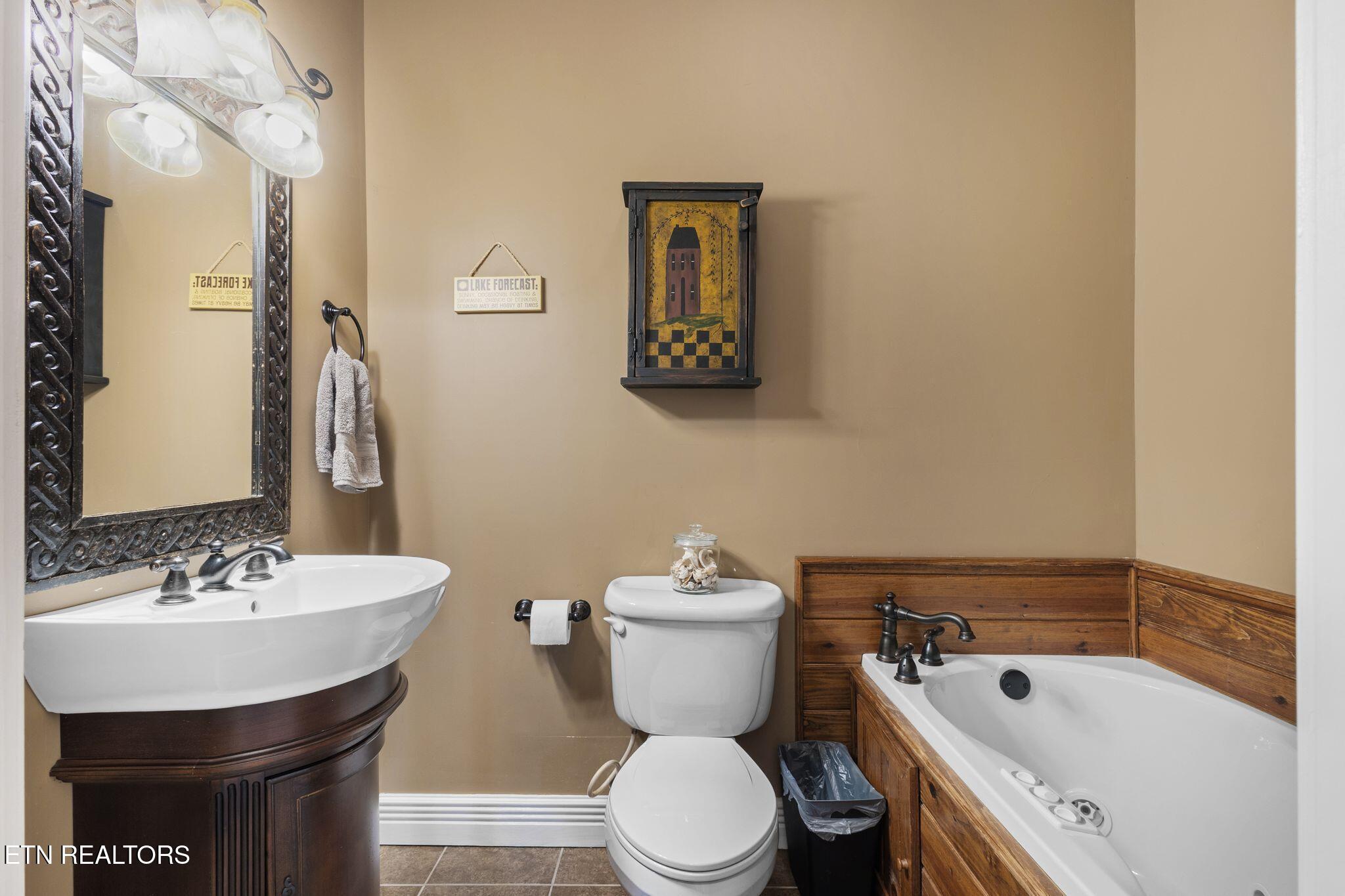 300 Hiawatha Lane, Caryville, TN - Norris Lake Real Estate - Image# 36