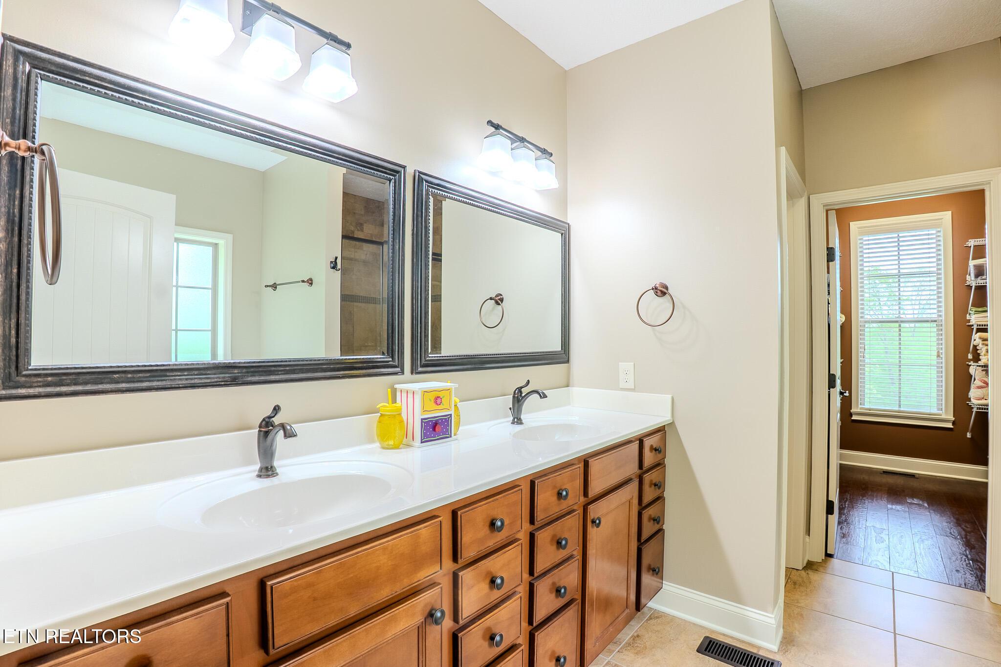 449 Hickory Pointe Lane, Maynardville, TN - Norris Lake Real Estate - Image# 22