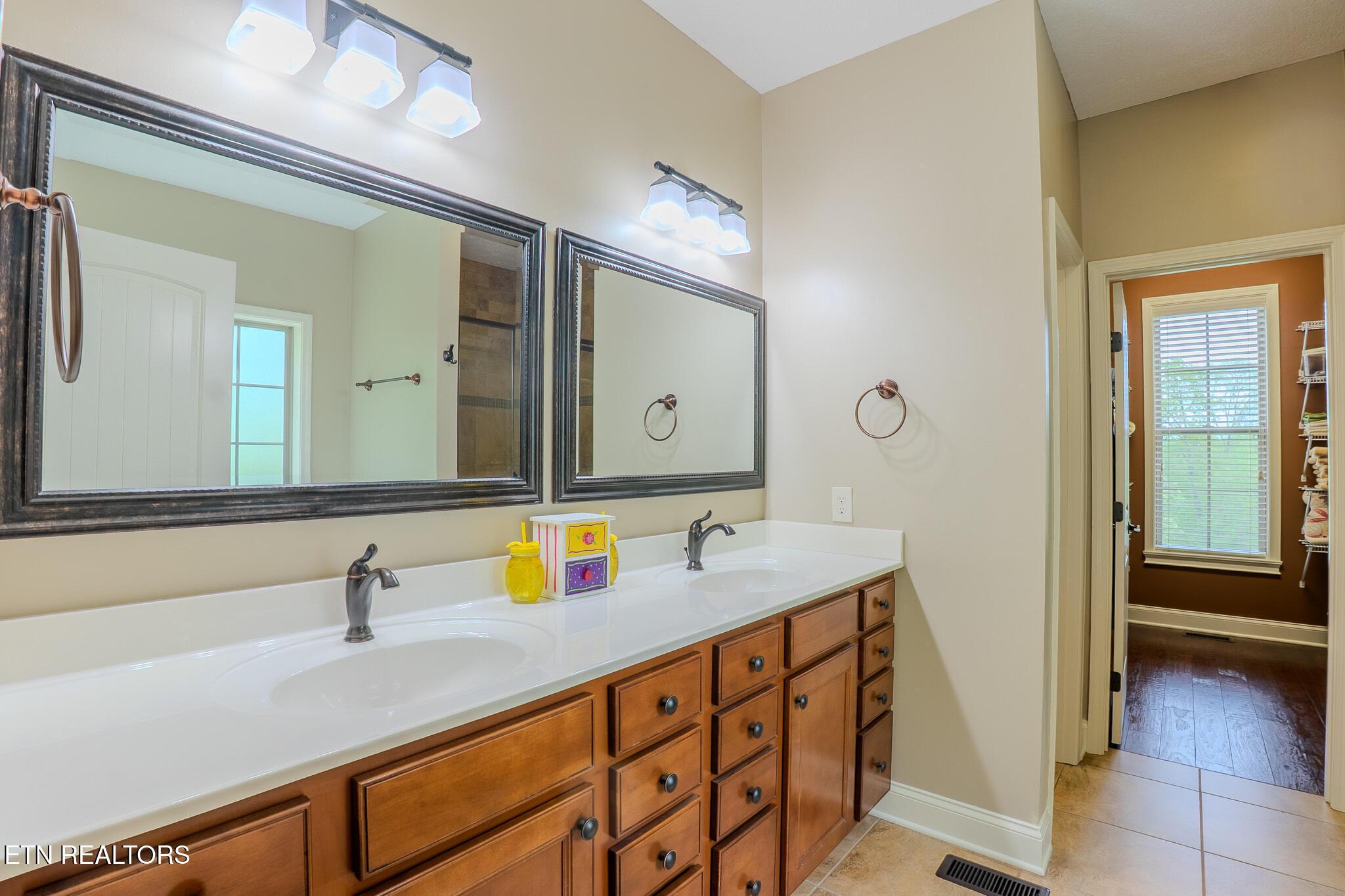 449 Hickory Pointe Lane, Maynardville, TN - Norris Lake Real Estate - Image# 20
