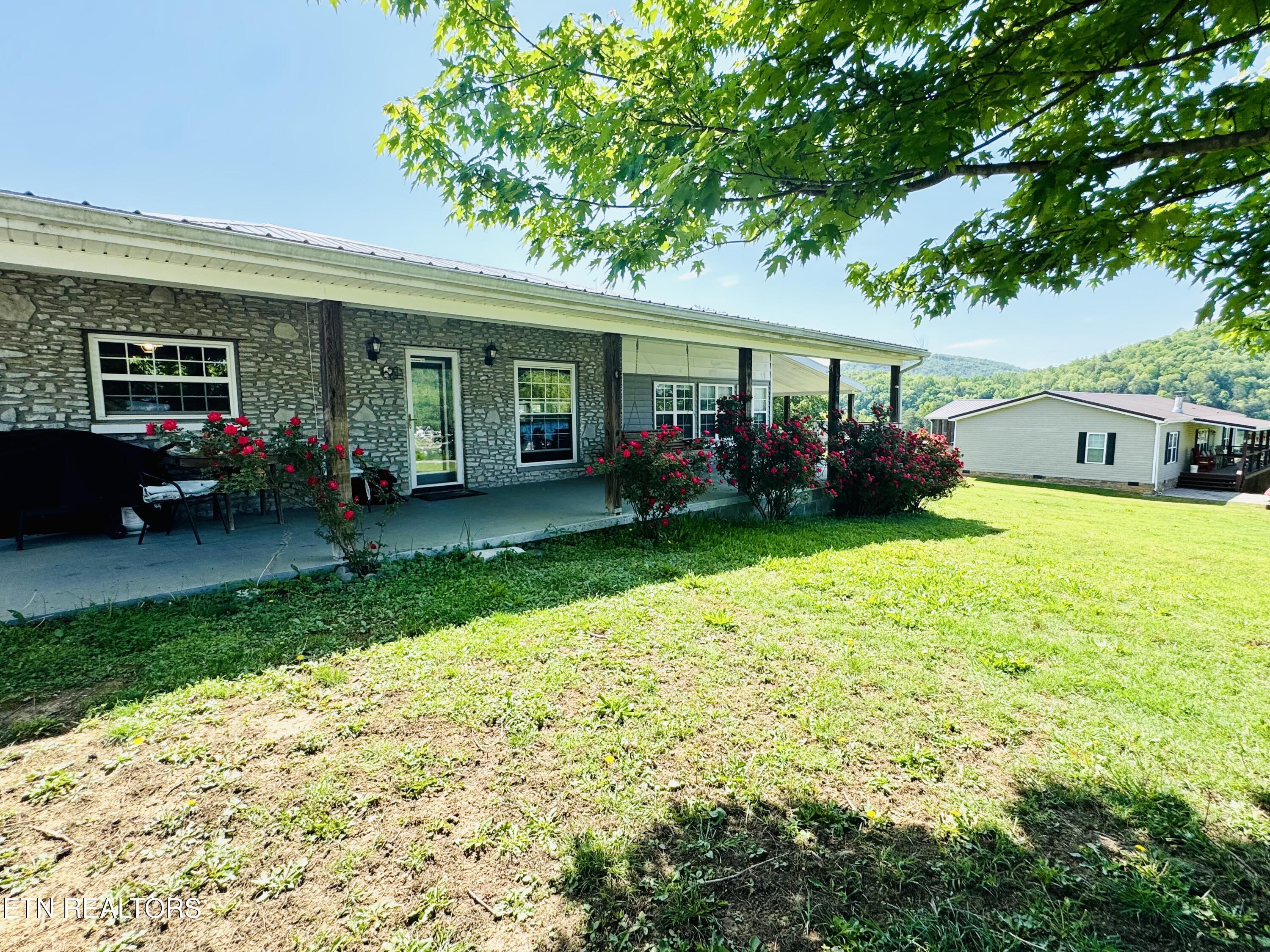 150 Lakeview Circle, Sharps Chapel, TN - Norris Lake Real Estate - Image# 2