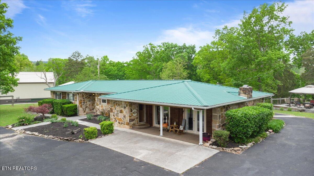 446 Oak Run Rd, Lafollette, TN - Norris Lake Real Estate - Image# 2