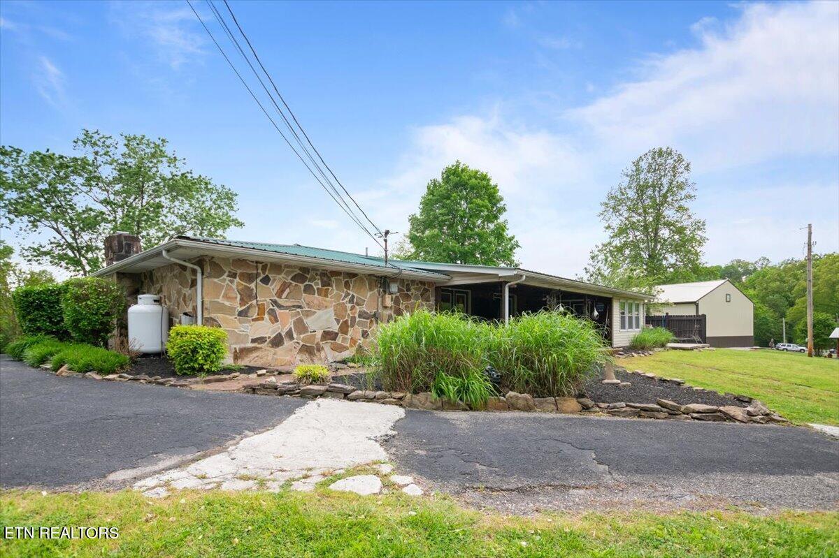 446 Oak Run Rd, Lafollette, TN - Norris Lake Real Estate - Image# 14