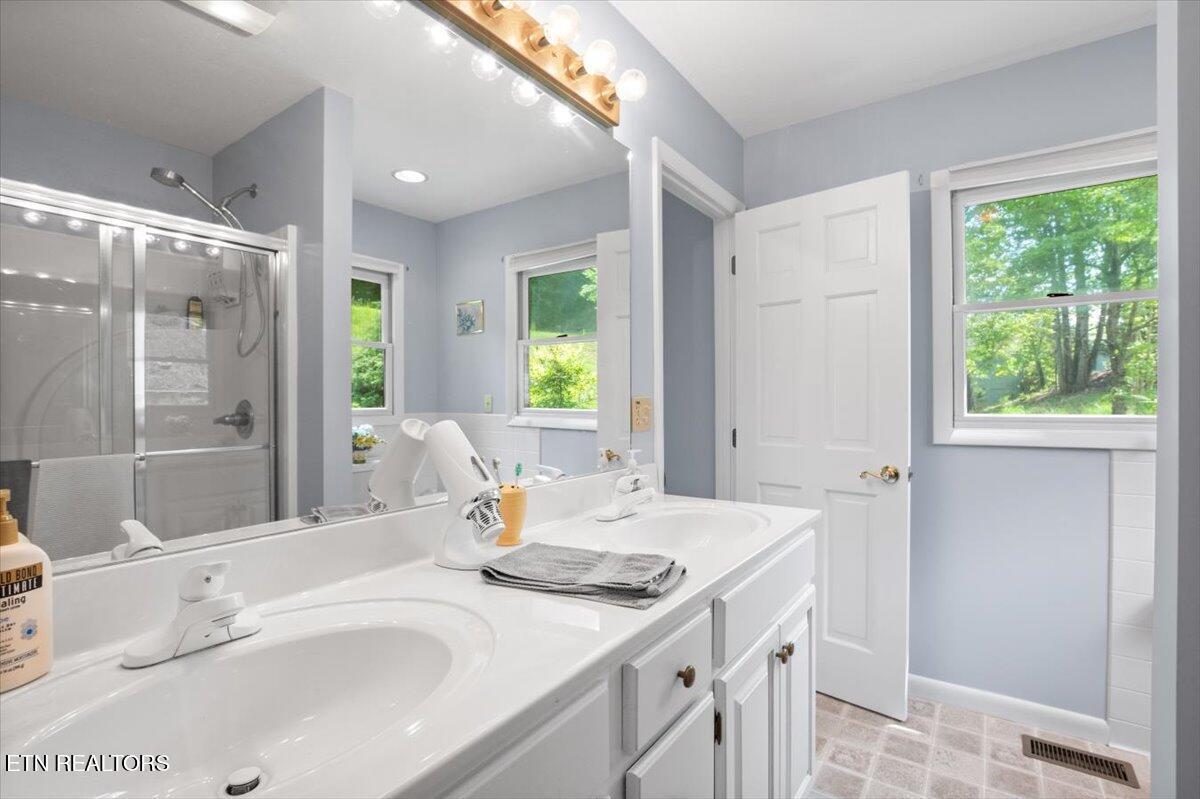 334 Little Buck Lane, Lafollette, TN - Norris Lake Real Estate - Image# 38