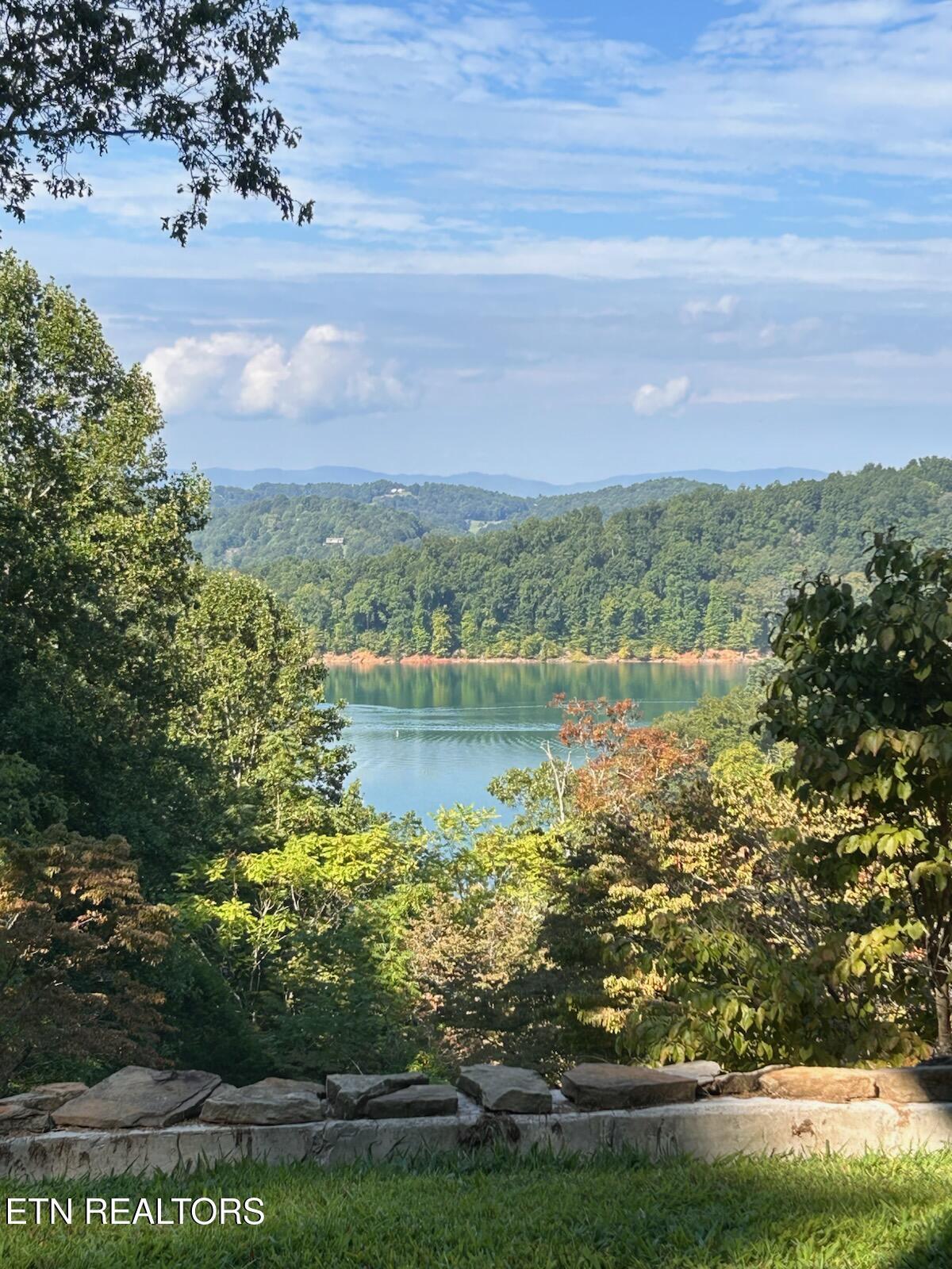 1186 Deerfield Way, Lafollette, TN - Norris Lake Real Estate - Image# 2