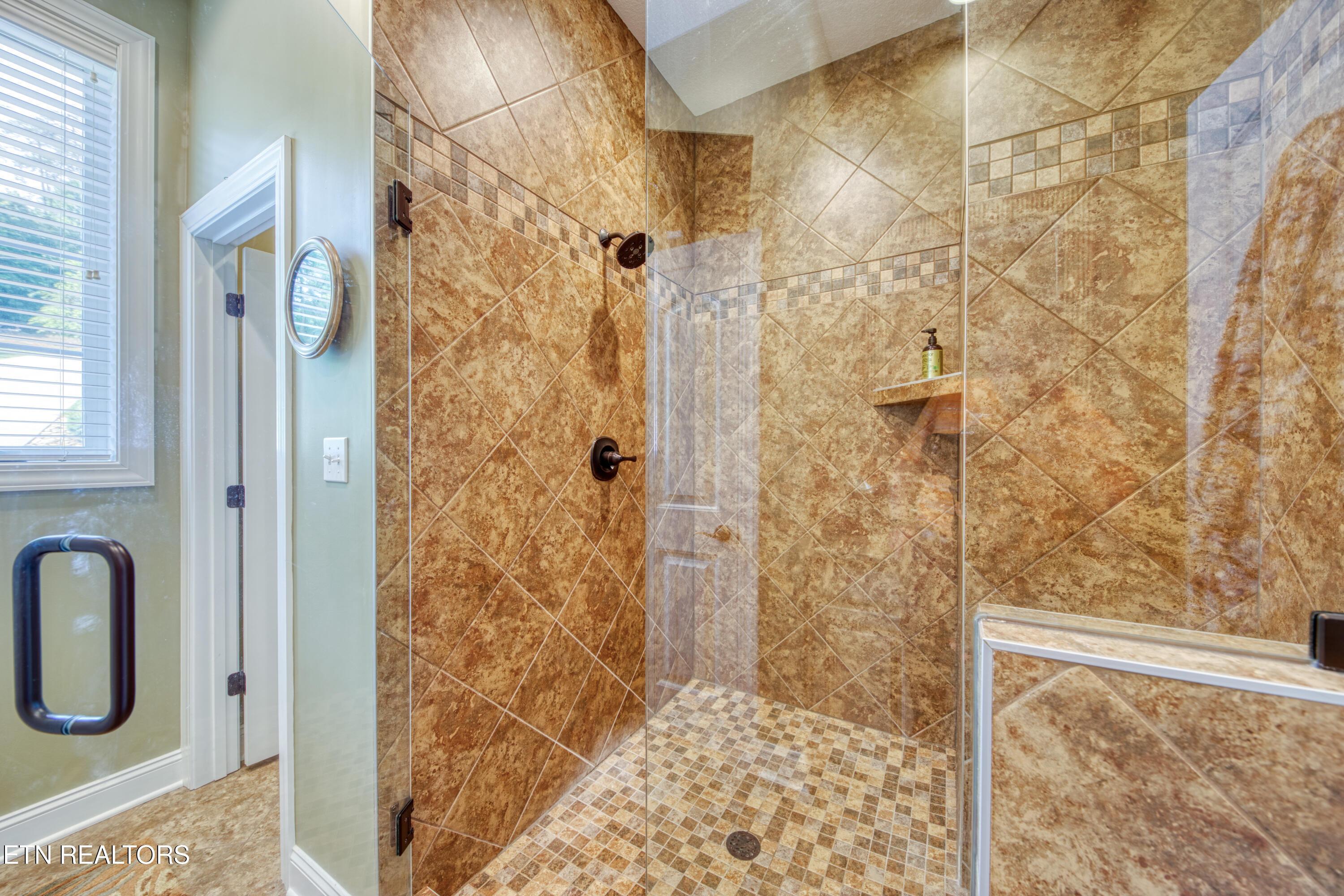 429 Hiawassee View Drive, Jacksboro, TN - Norris Lake Real Estate - Image# 21