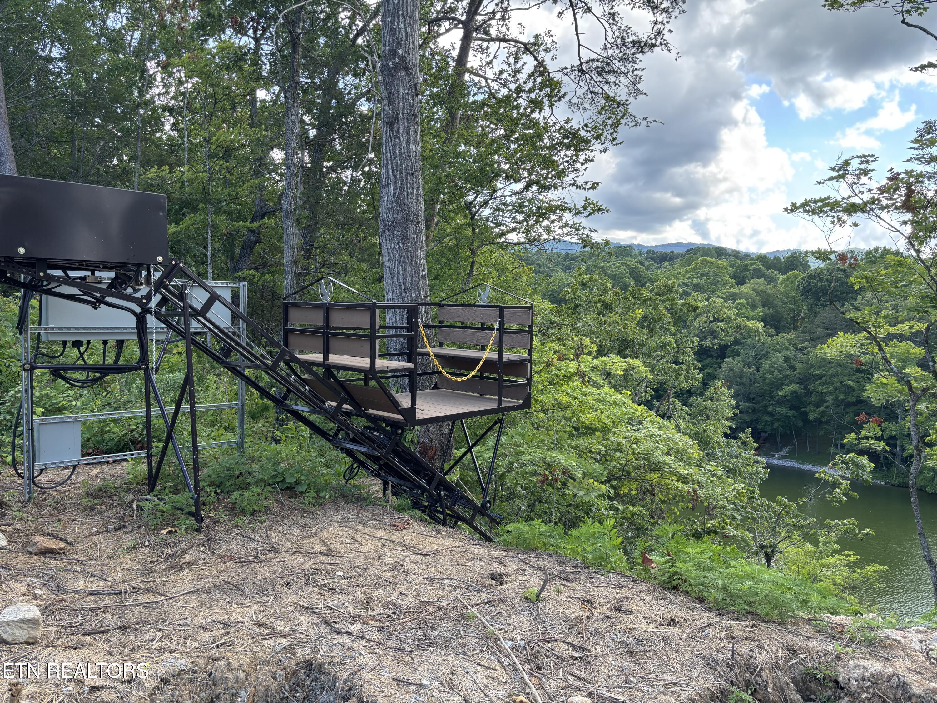 300 Bluff Trace, Jacksboro, TN - Norris Lake Real Estate - Image# 4