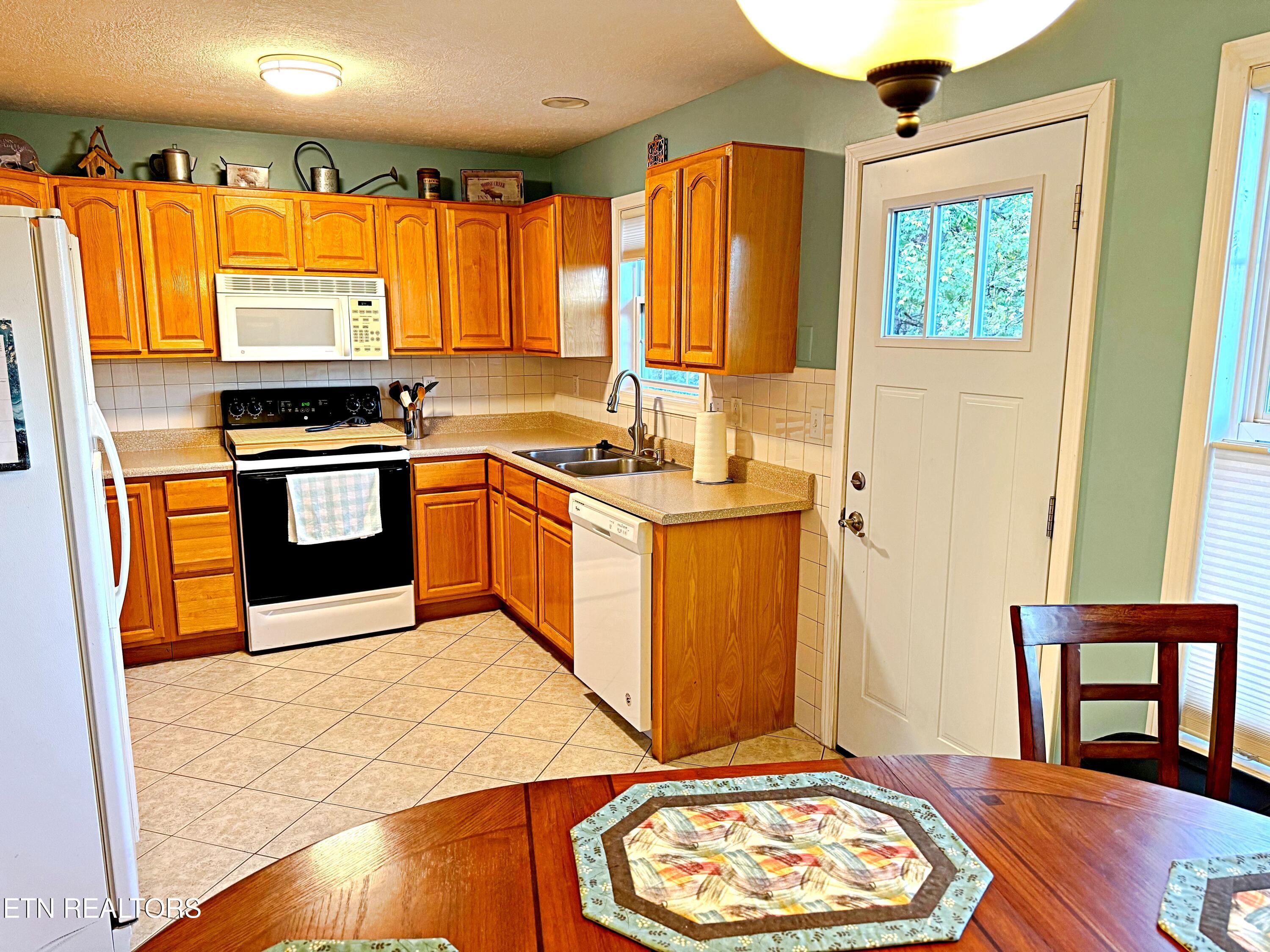 240 Mariner Point Rd, Lafollette, TN - Norris Lake Real Estate - Image# 3