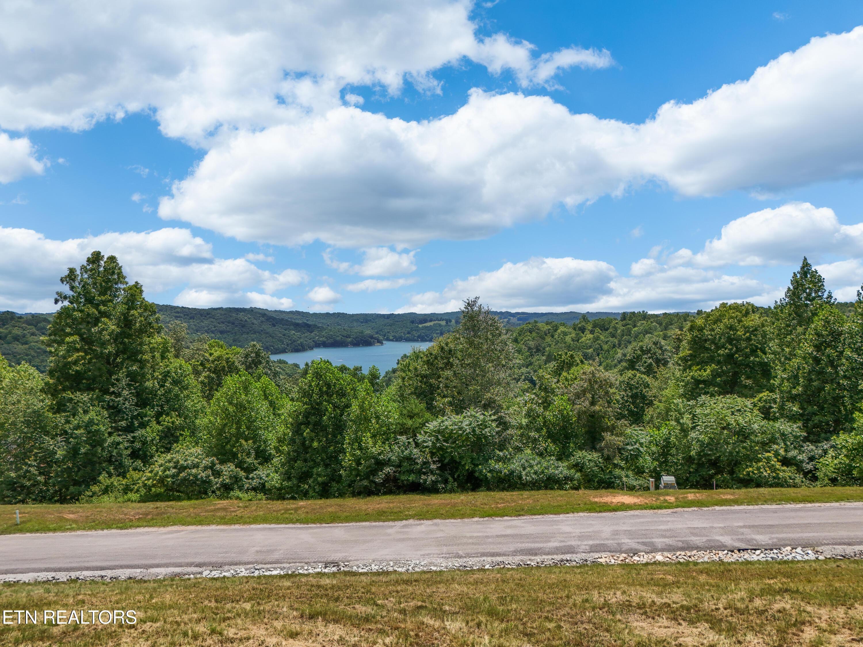 512 Cedar Gate Lane, Lafollette, TN - Norris Lake Real Estate - Image# 2