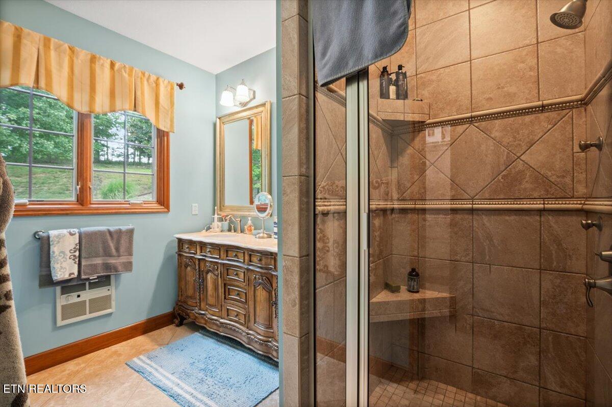 124 Smokeys Point, Lafollette, TN - Norris Lake Real Estate - Image# 22