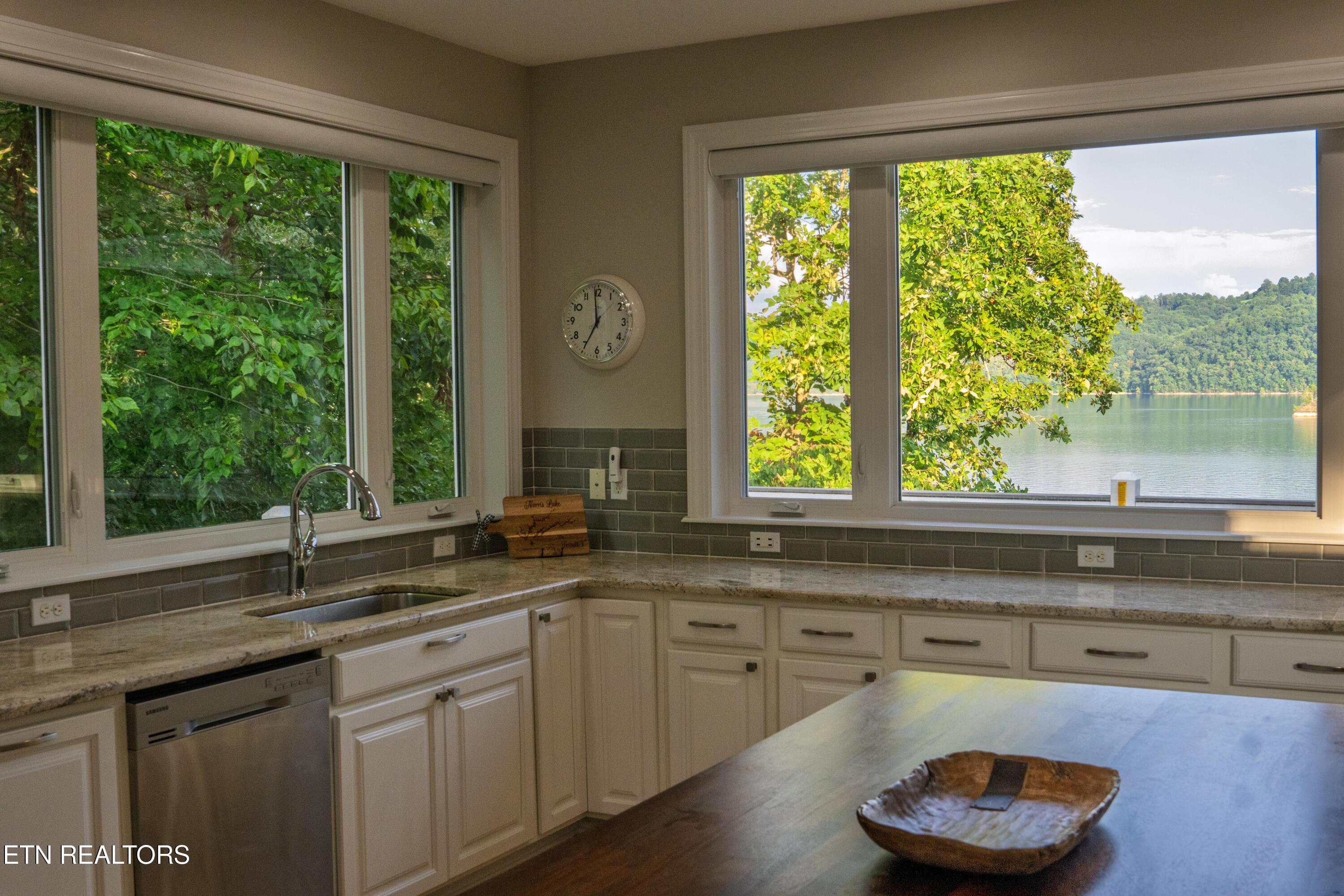 1401 Lakeview Drive, Sharps Chapel, TN - Norris Lake Real Estate - Image# 6