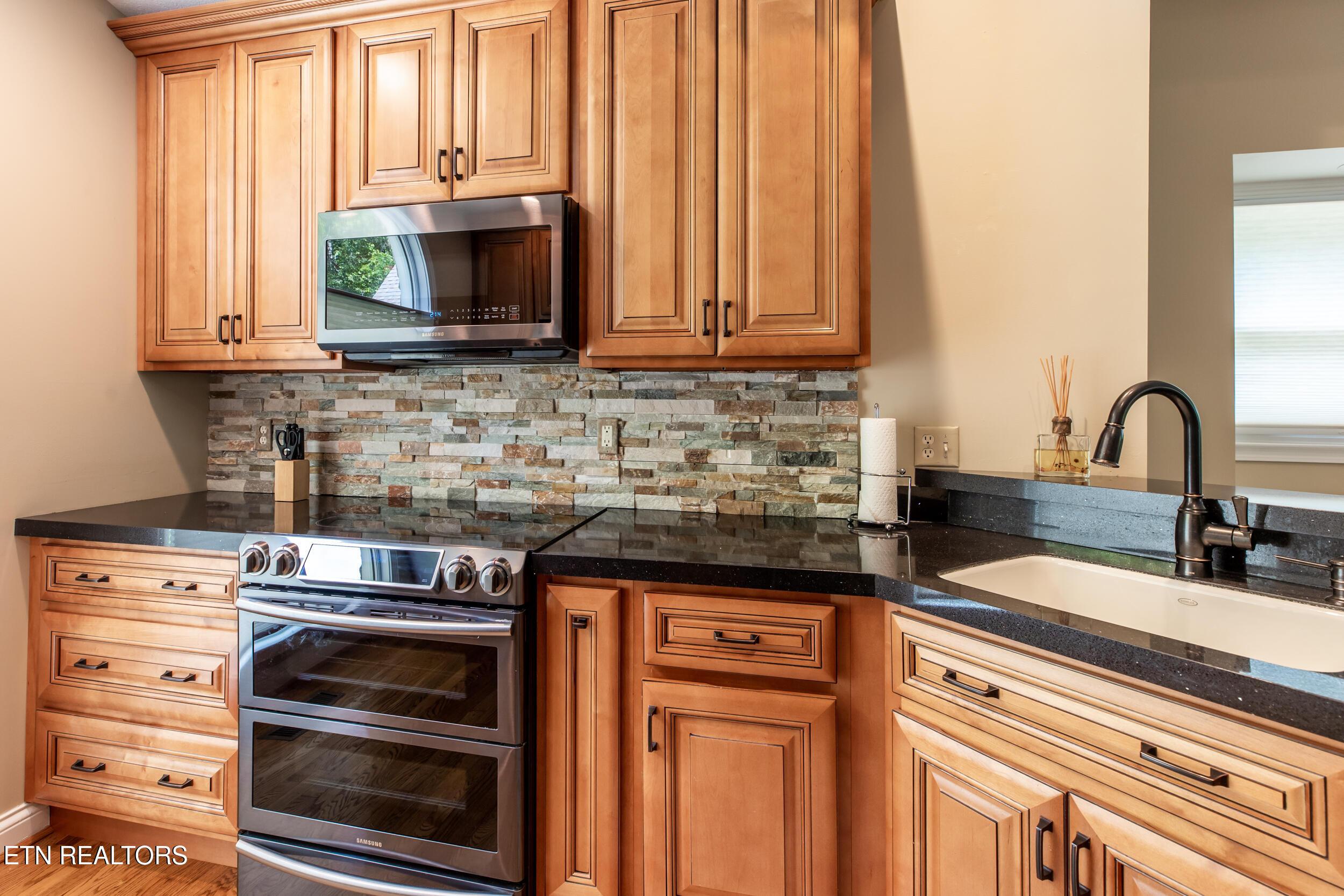 961 Foxridge Lane, Caryville, TN - Norris Lake Real Estate - Image# 16