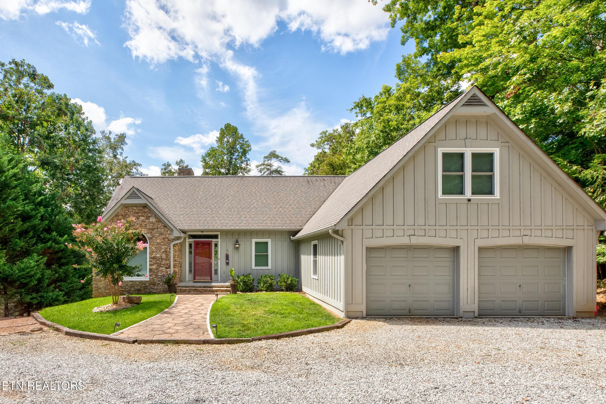 961 Foxridge Lane, Caryville, TN - Norris Lake Real Estate - Image# 2