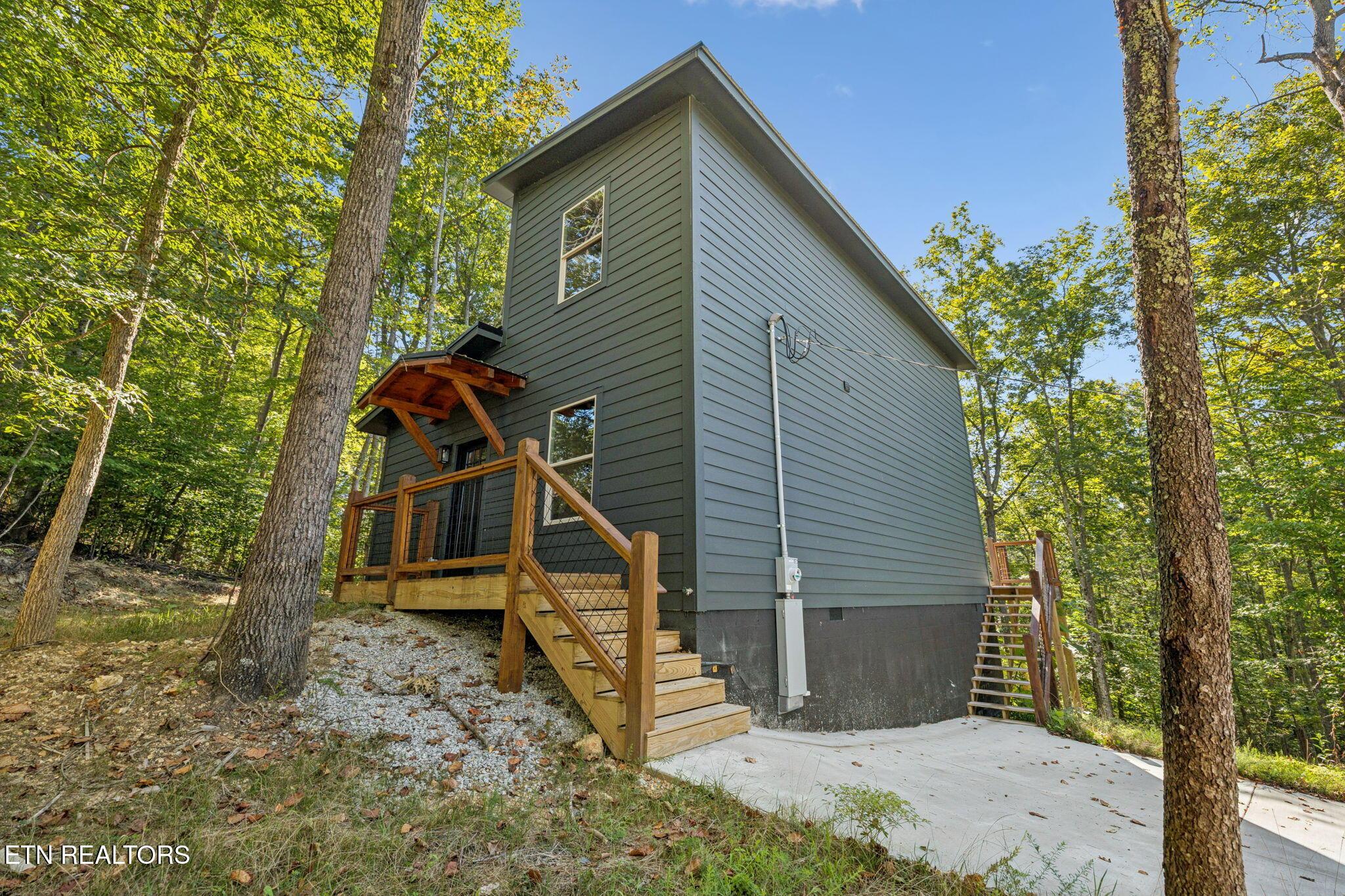 733 Country Oaks Lane, Lafollette, TN