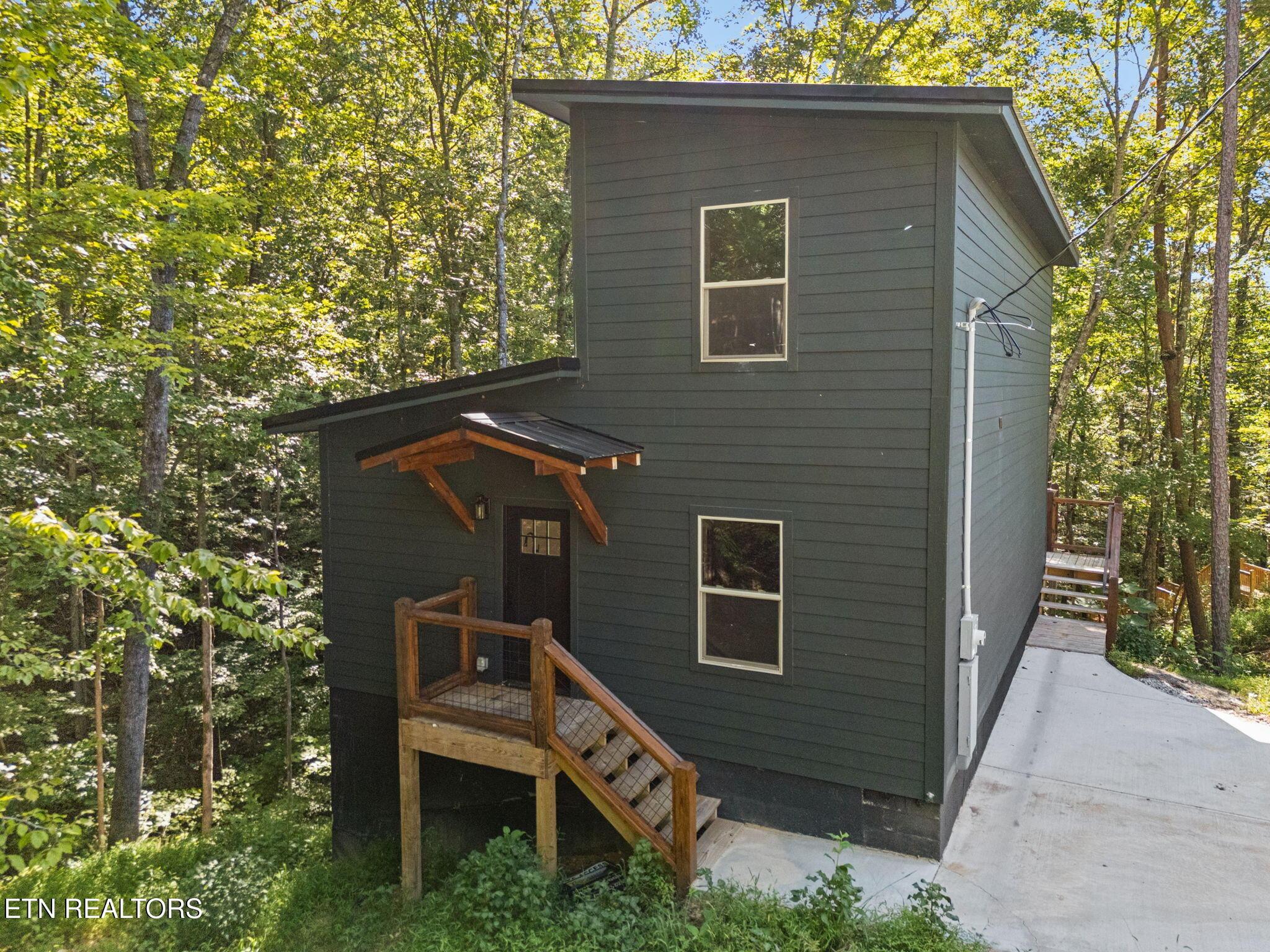 733 Country Oaks Lane, Lafollette, TN