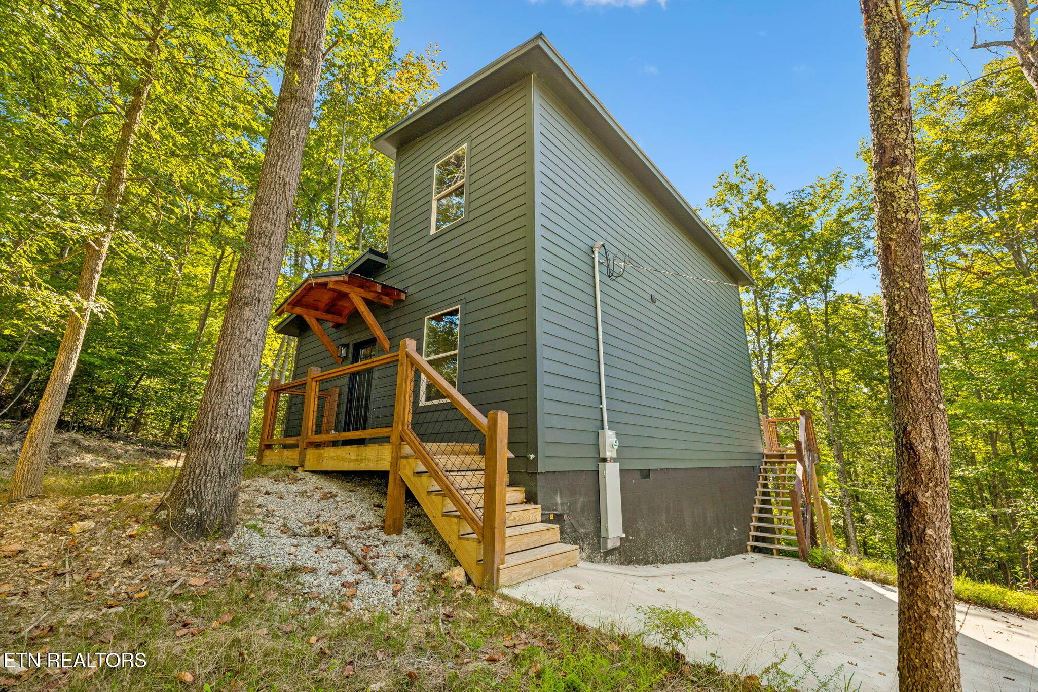 689 Country Oaks Lane, Lafollette, TN