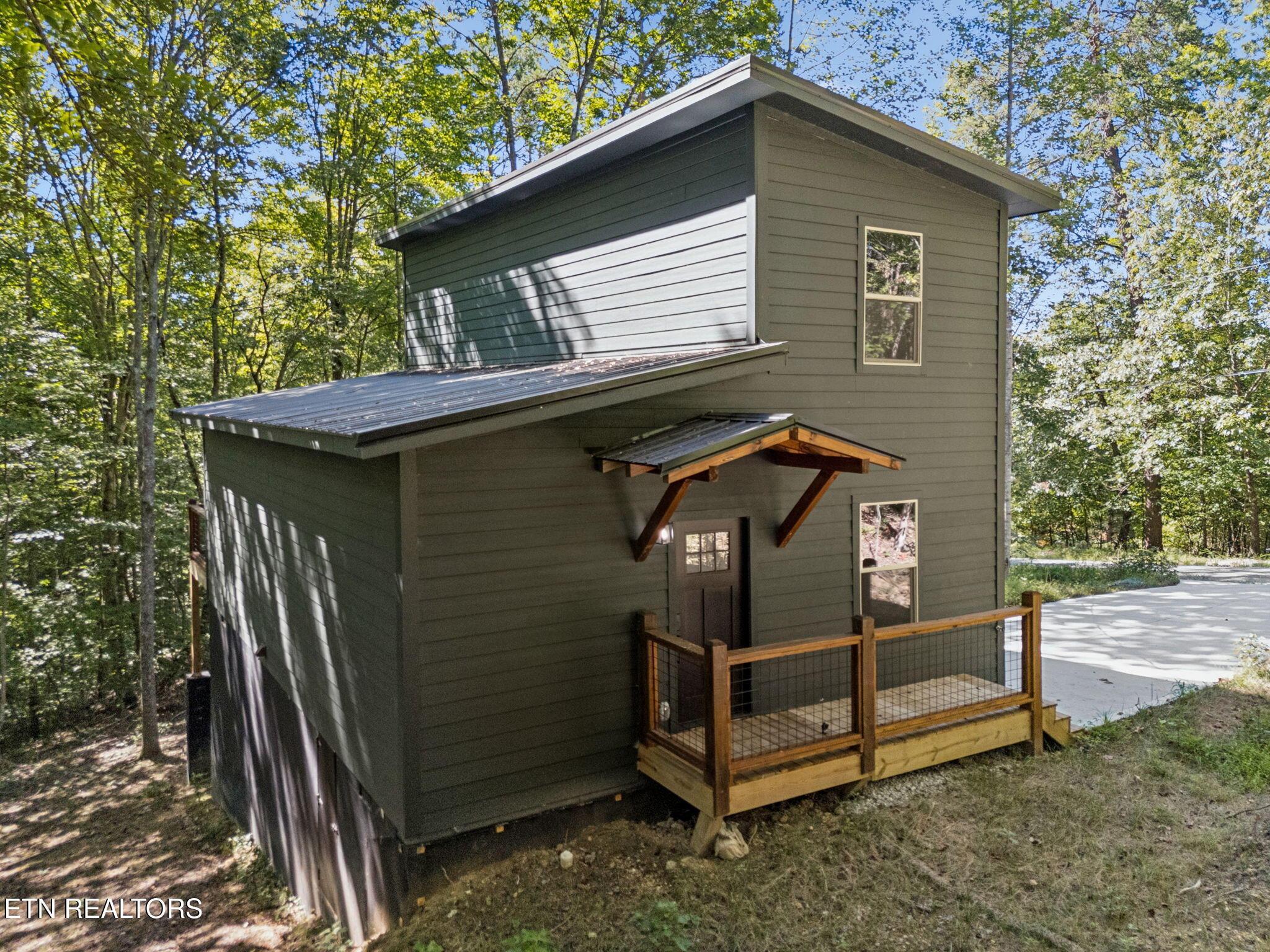 717 Country Oaks Lane, Lafollette, TN