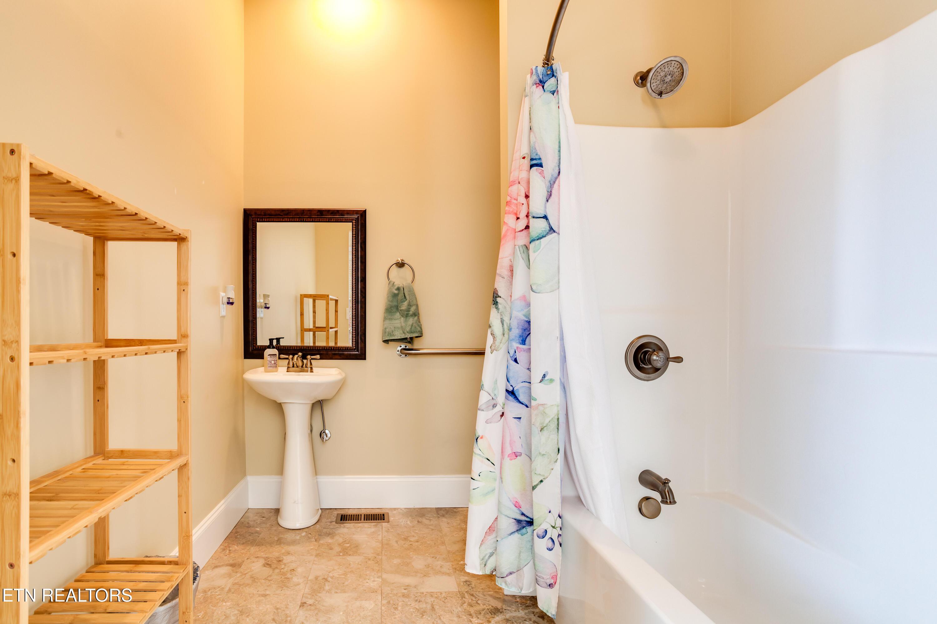 1903 Hickory Pointe Lane, Maynardville, TN - Norris Lake Real Estate - Image# 19