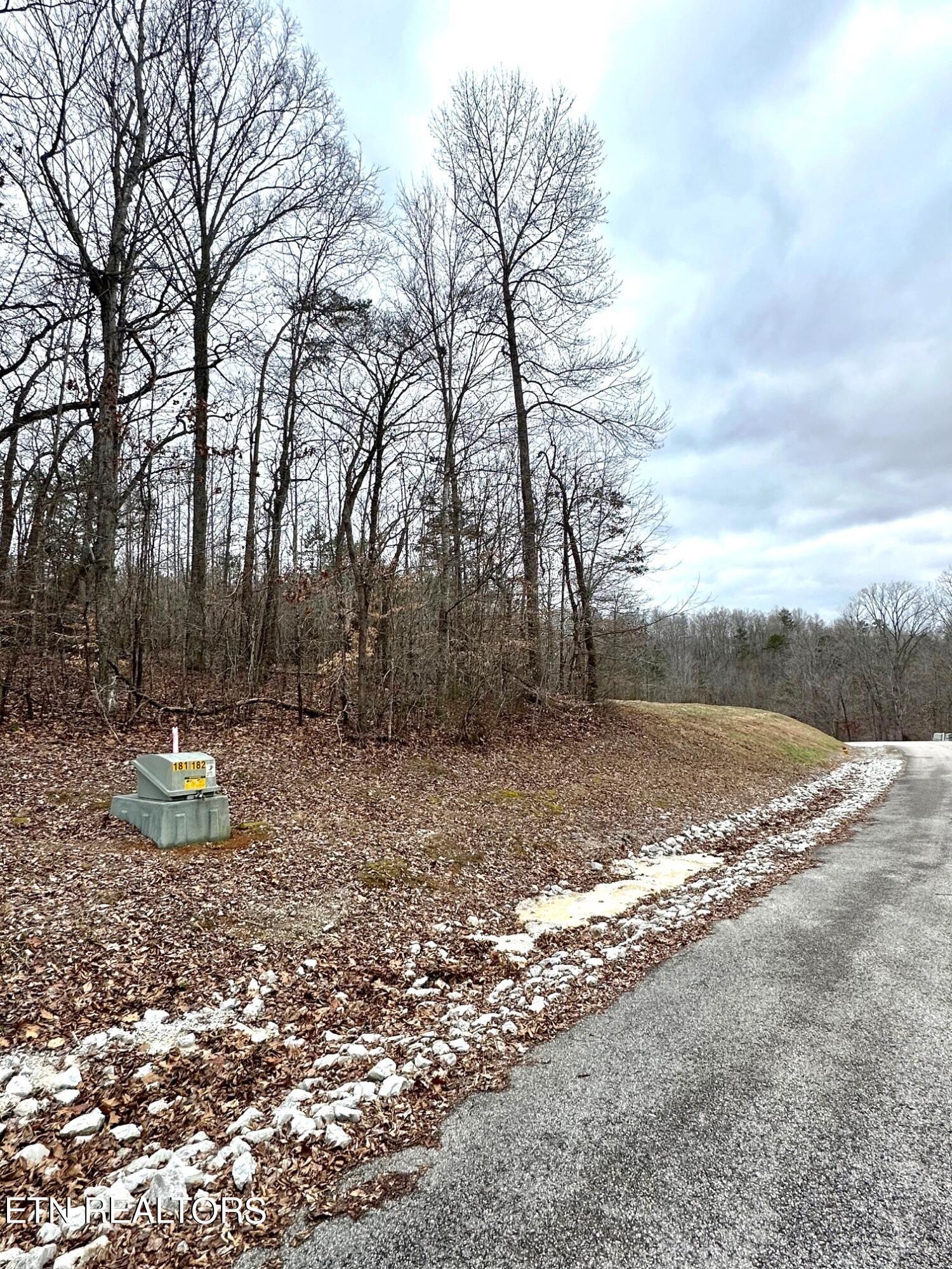 182 Hickory Way, Lafollette, TN