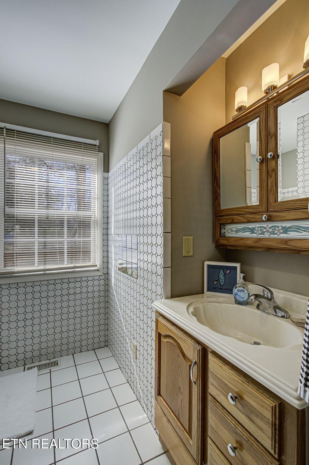 1447 Cove Pointe Rd, Lafollette, TN - Norris Lake Real Estate - Image# 39