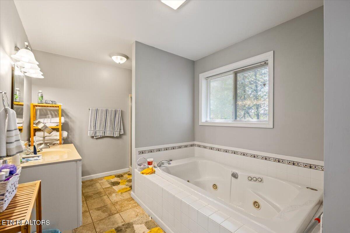939 E Norris Point Rd, Lafollette, TN - Norris Lake Real Estate - Image# 29