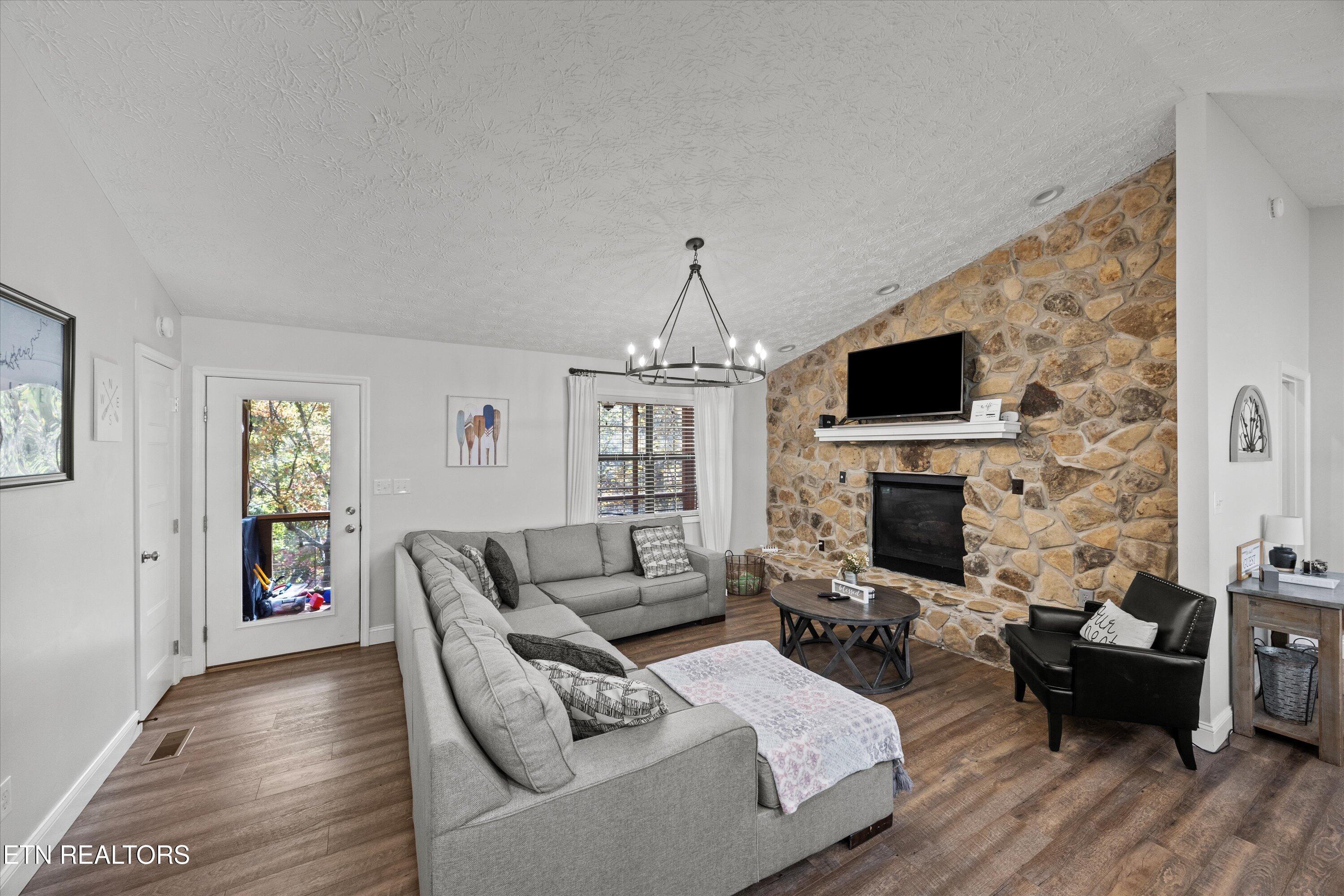 1305 Cove Pointe Rd, Lafollette, TN - Norris Lake Real Estate - Image# 4