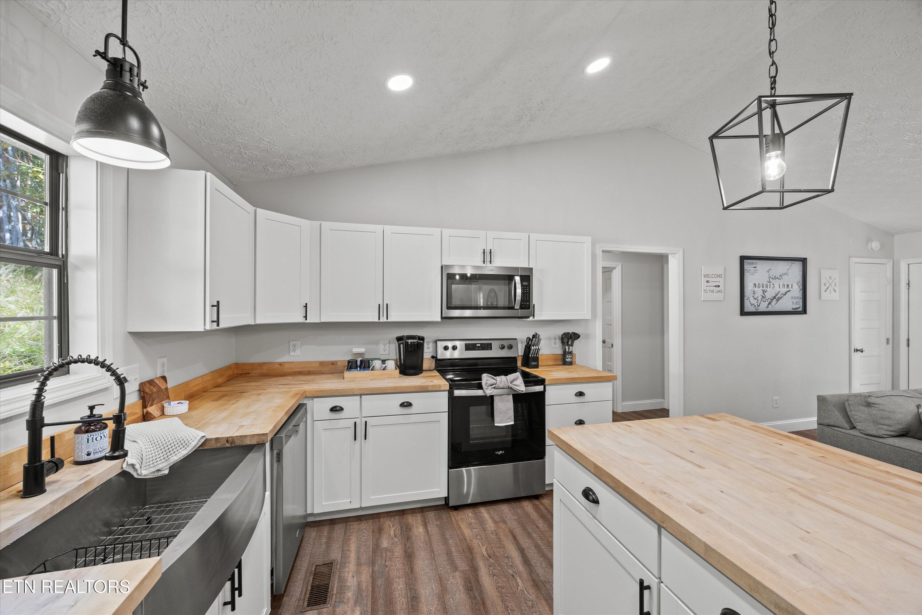 1305 Cove Pointe Rd, Lafollette, TN - Norris Lake Real Estate - Image# 8