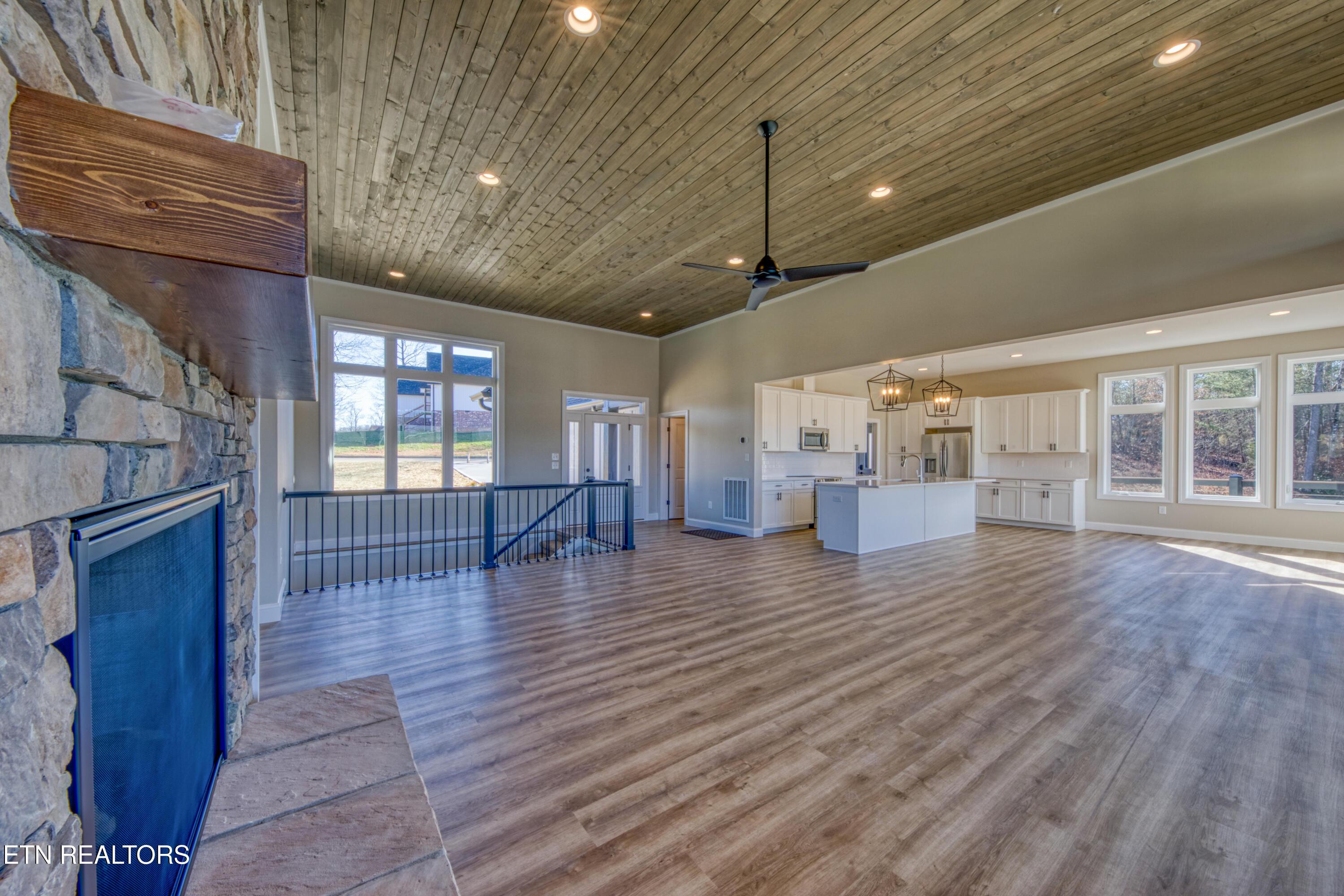 300 Bluff Trace Drive, Jacksboro, TN - Norris Lake Real Estate - Image# 6