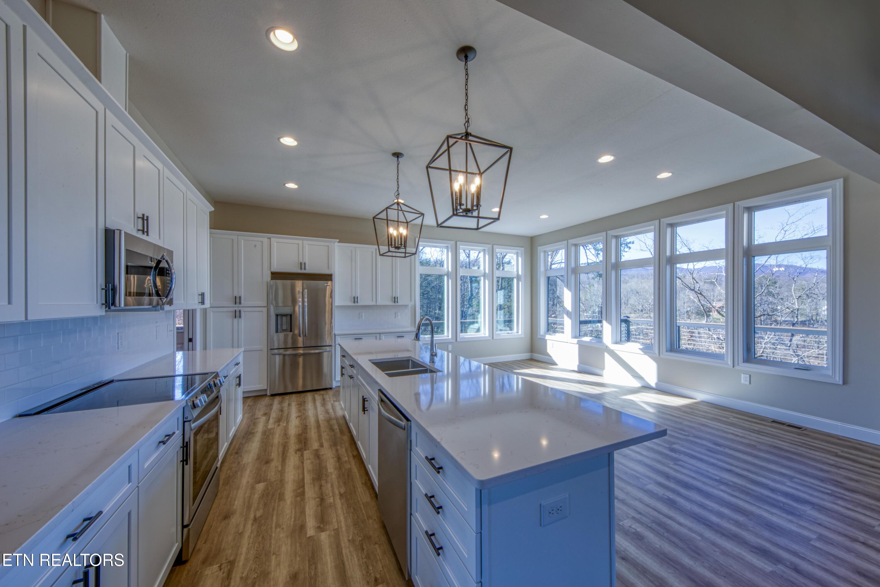 300 Bluff Trace Drive, Jacksboro, TN - Norris Lake Real Estate - Image# 10