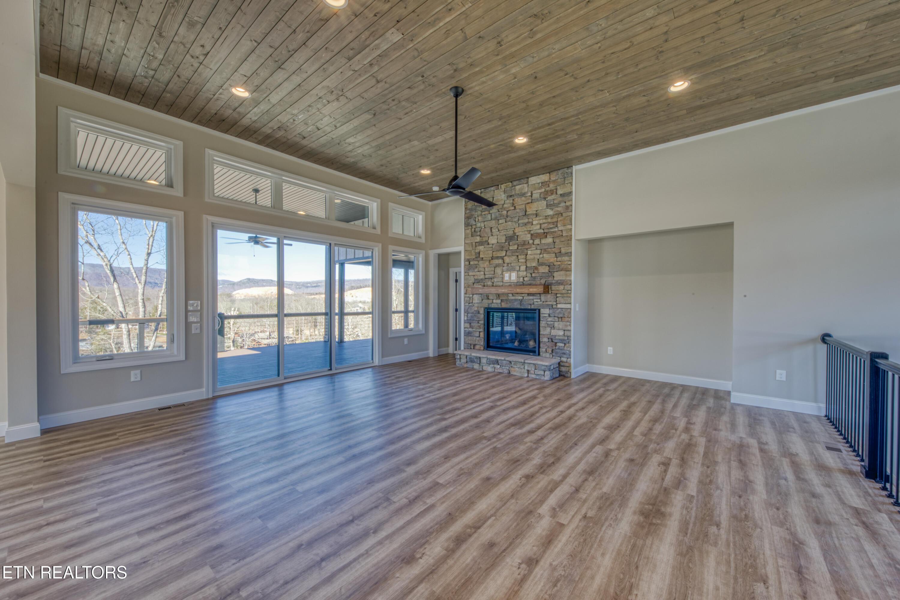 300 Bluff Trace Drive, Jacksboro, TN - Norris Lake Real Estate - Image# 4