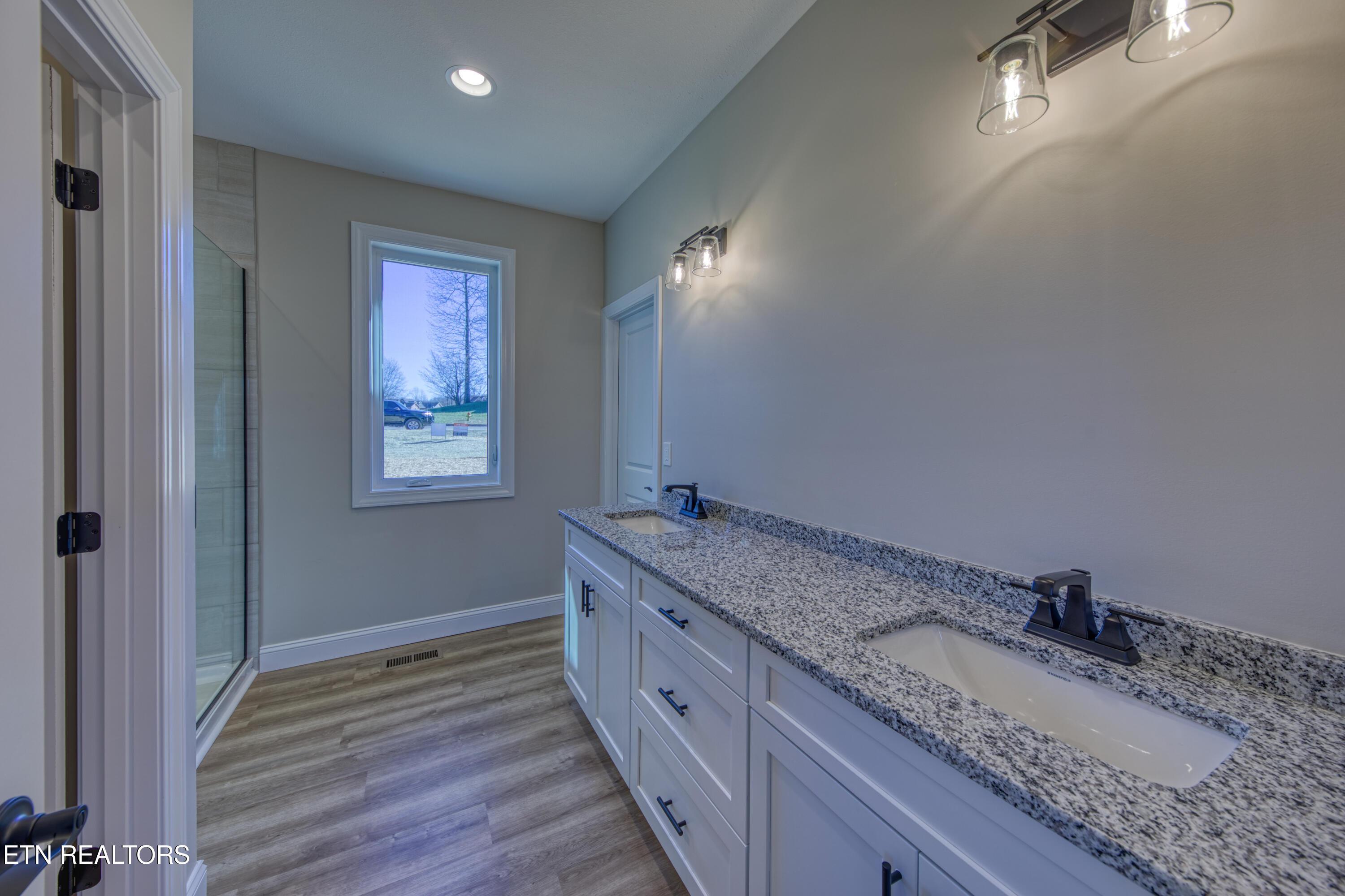 300 Bluff Trace Drive, Jacksboro, TN - Norris Lake Real Estate - Image# 13