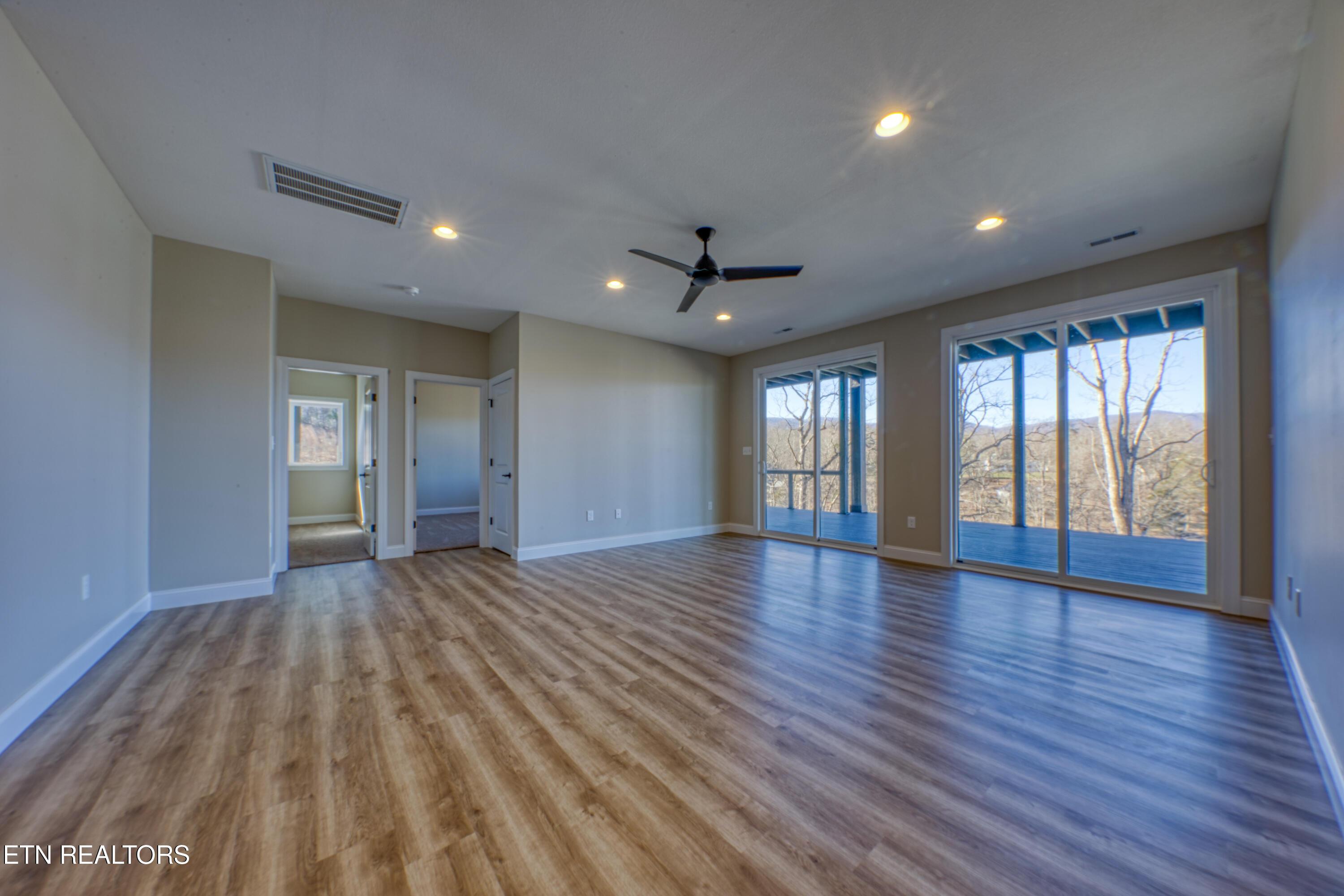 300 Bluff Trace Drive, Jacksboro, TN - Norris Lake Real Estate - Image# 17