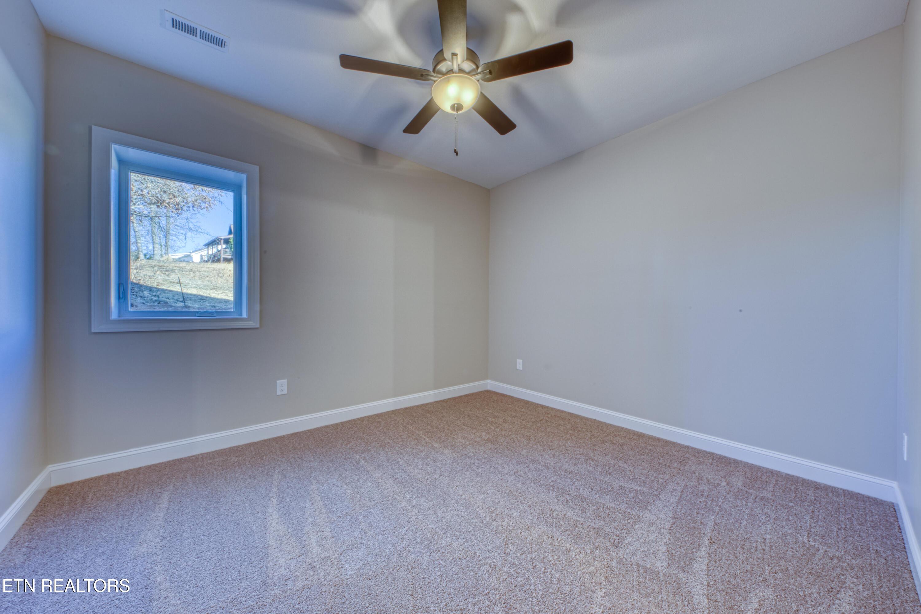 300 Bluff Trace Drive, Jacksboro, TN - Norris Lake Real Estate - Image# 25