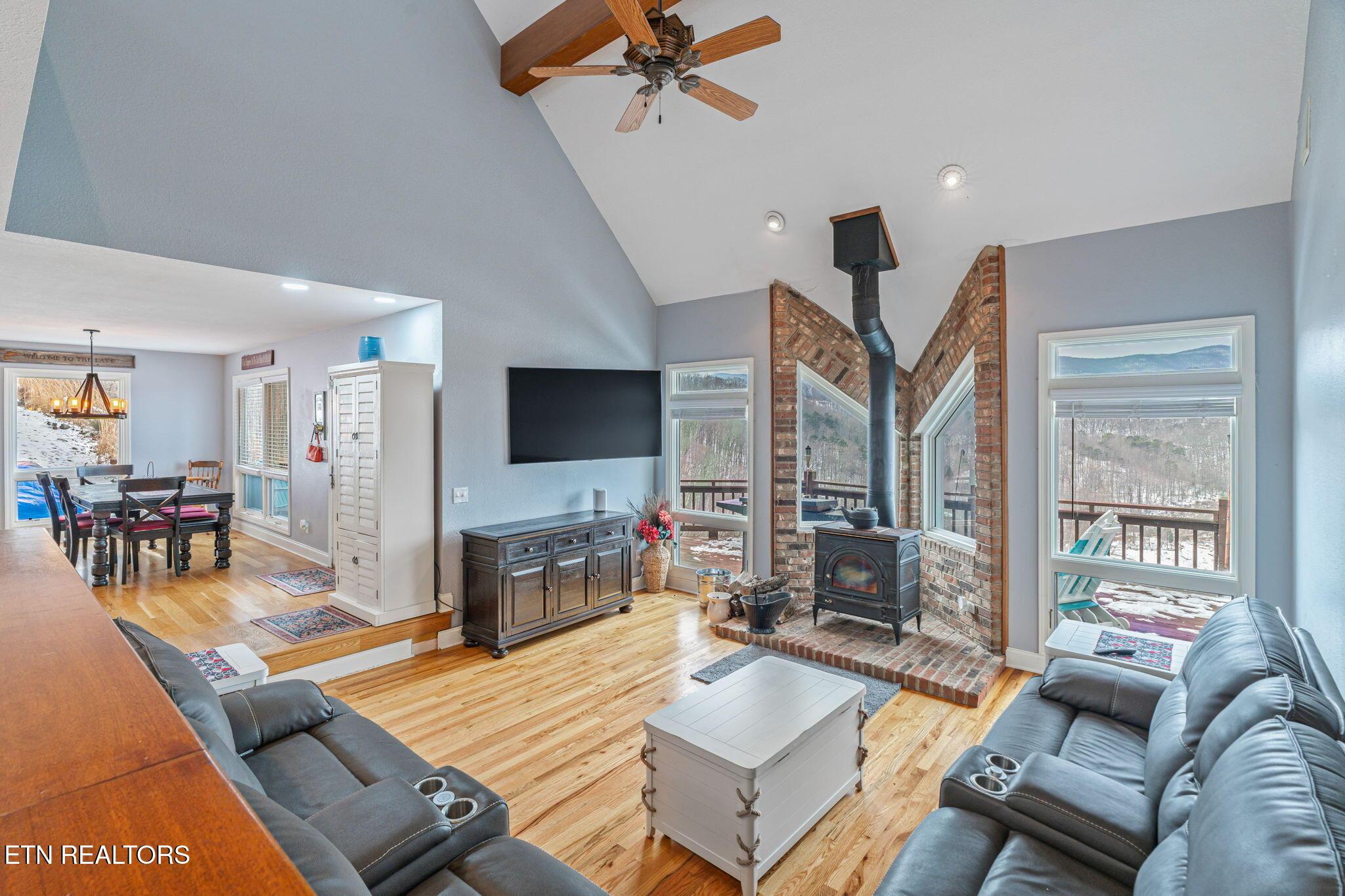 1368 N Shorewood Lane, Caryville, TN - Norris Lake Real Estate - Image# 4