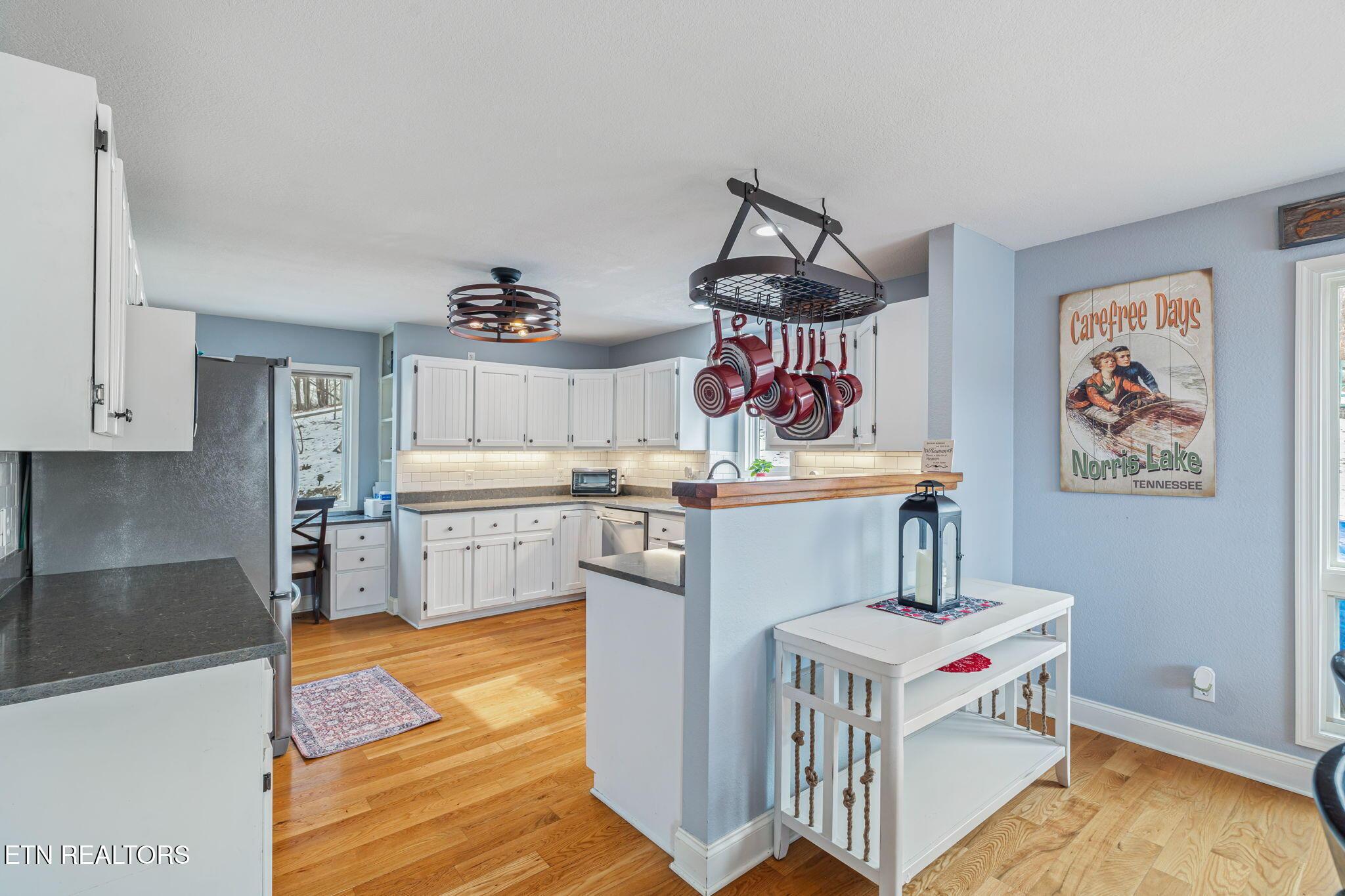 1368 N Shorewood Lane, Caryville, TN - Norris Lake Real Estate - Image# 10