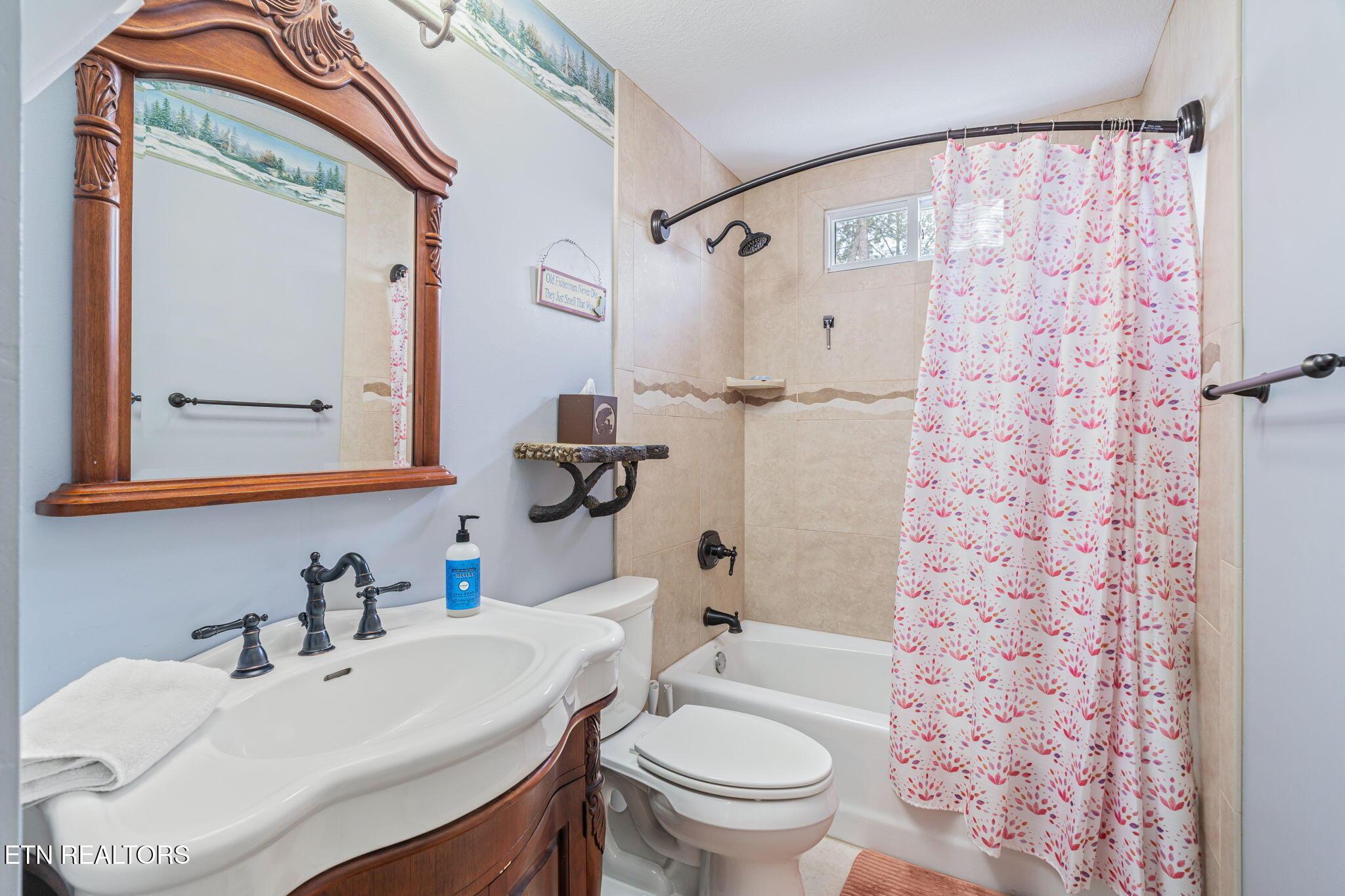 1368 N Shorewood Lane, Caryville, TN - Norris Lake Real Estate - Image# 19