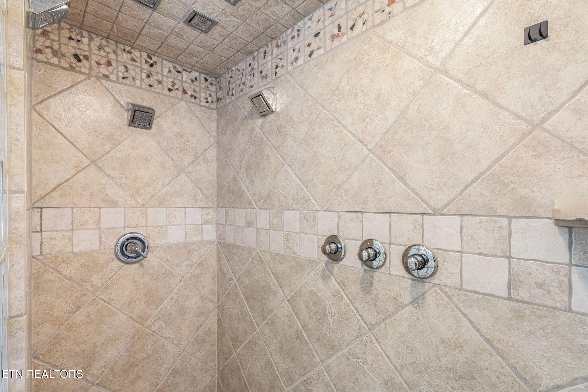 1368 N Shorewood Lane, Caryville, TN - Norris Lake Real Estate - Image# 30