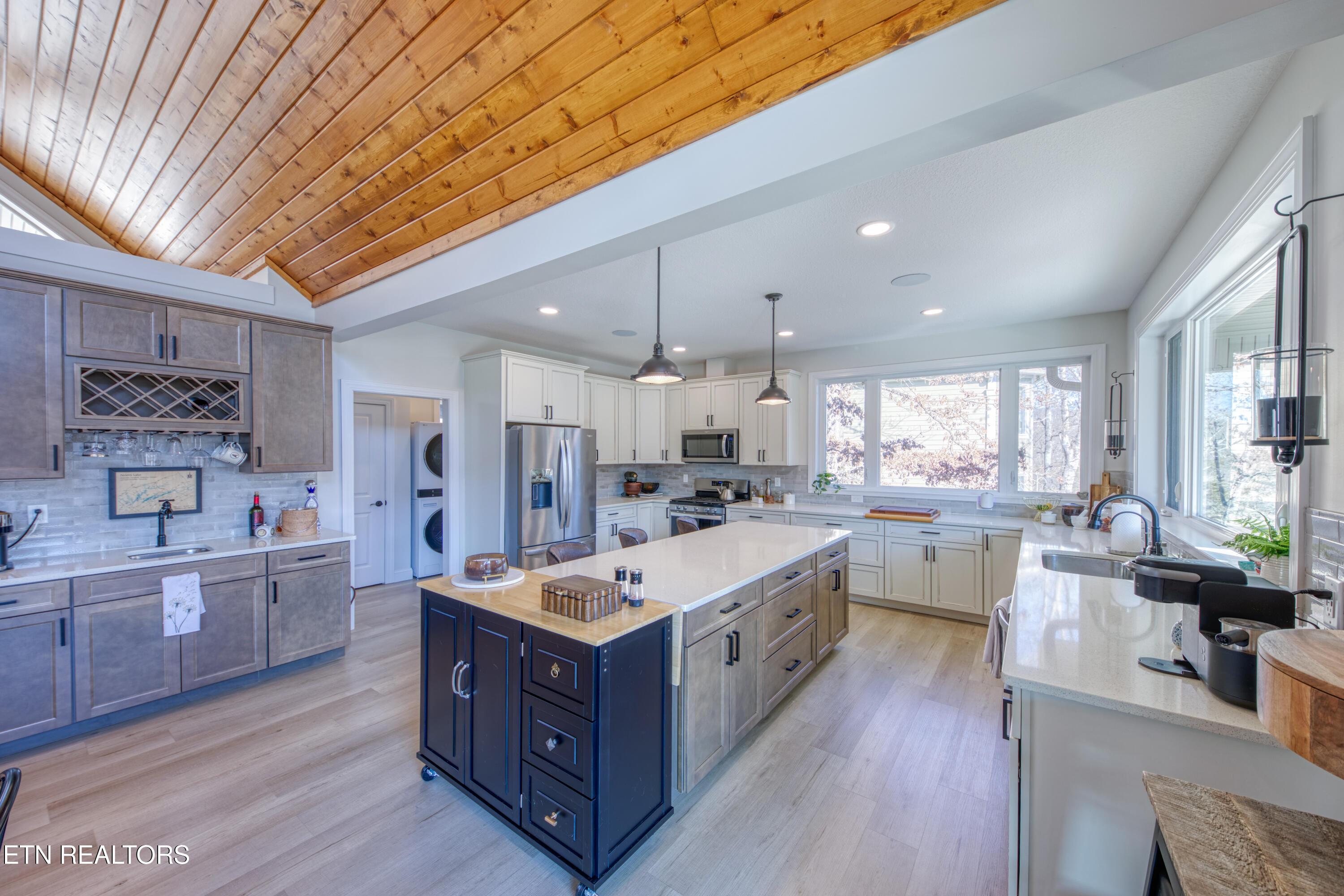 1394 Lakeside Drive, Jacksboro, TN - Norris Lake Real Estate - Image# 12