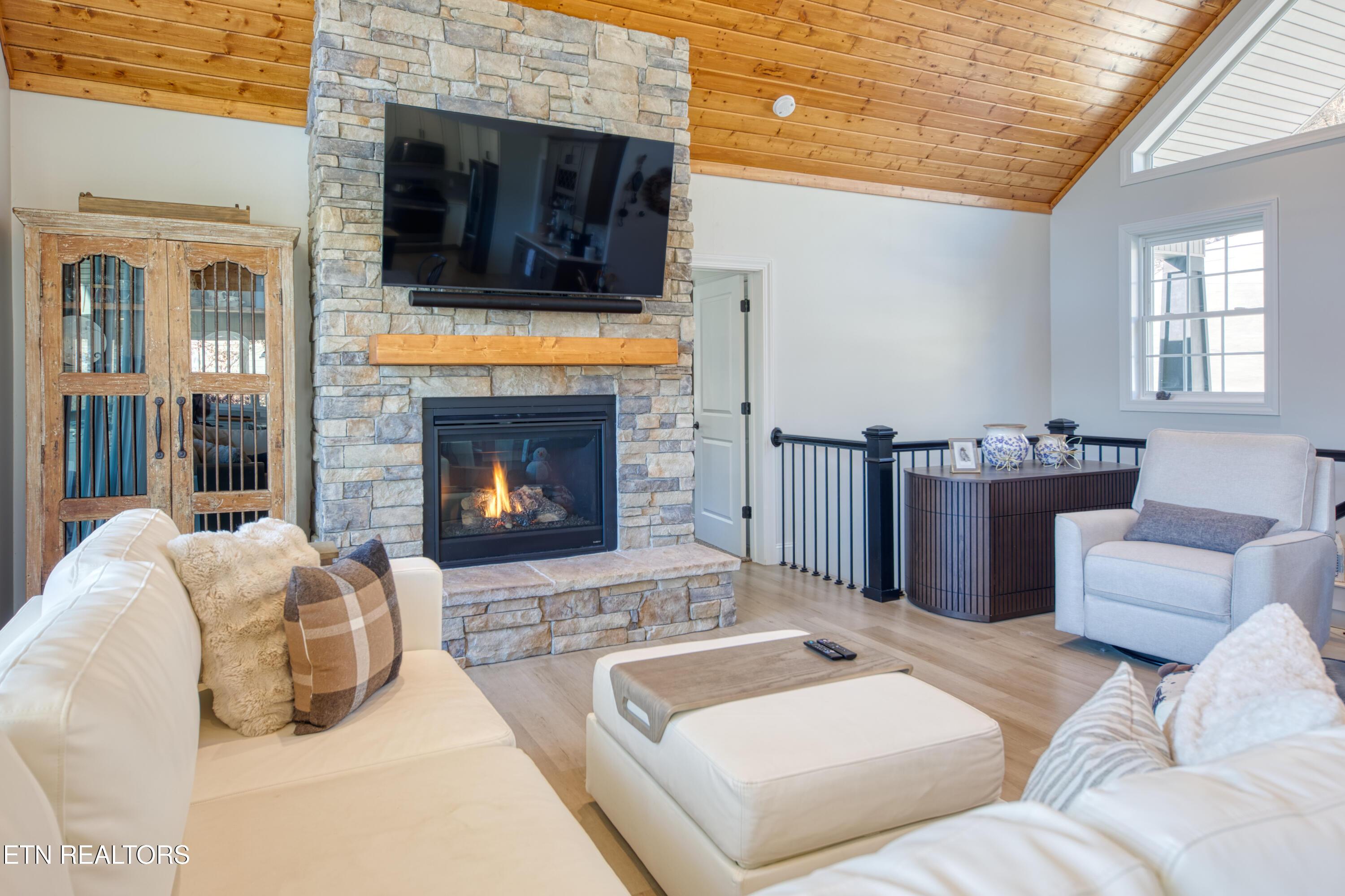 1394 Lakeside Drive, Jacksboro, TN - Norris Lake Real Estate - Image# 9