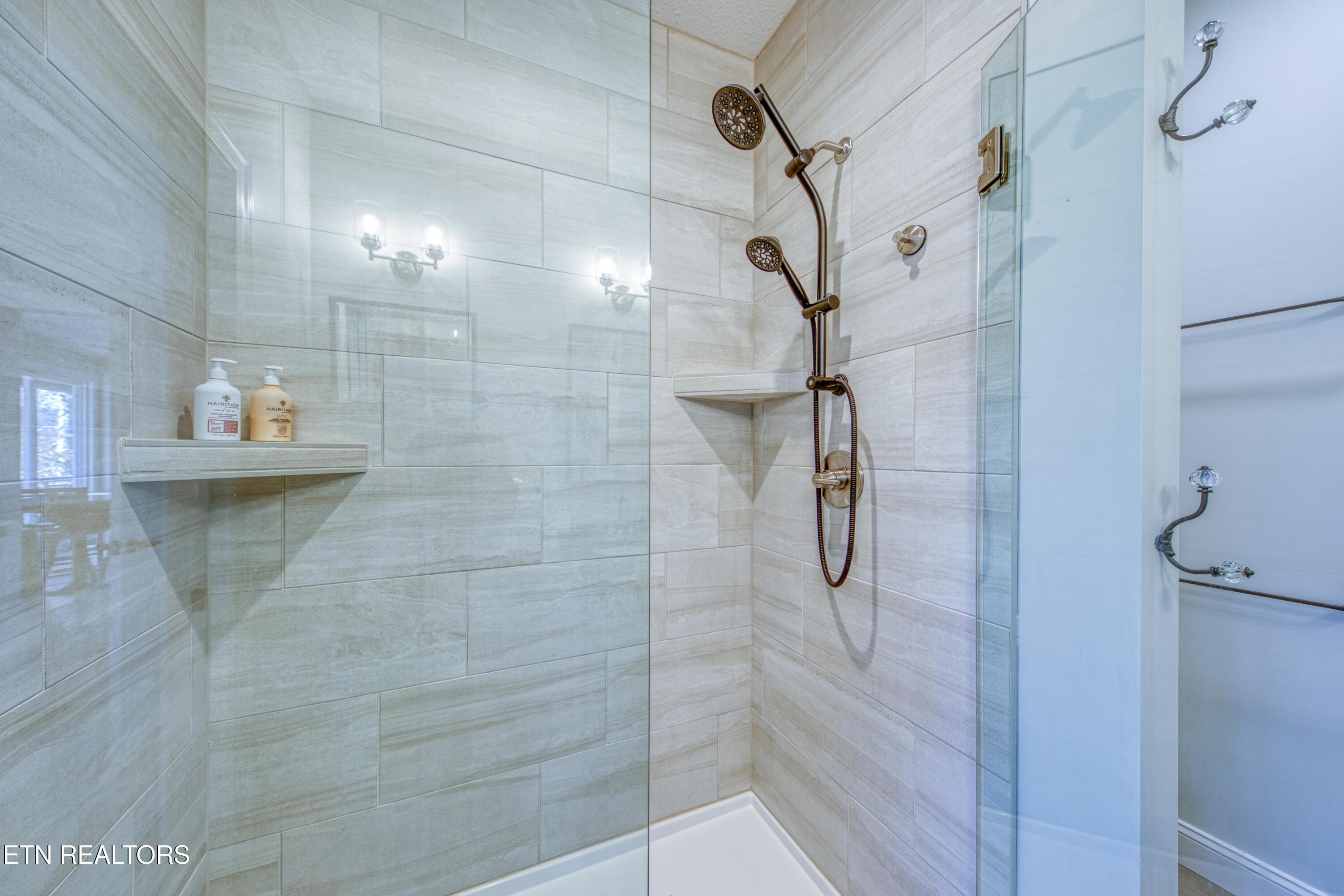 1394 Lakeside Drive, Jacksboro, TN - Norris Lake Real Estate - Image# 33