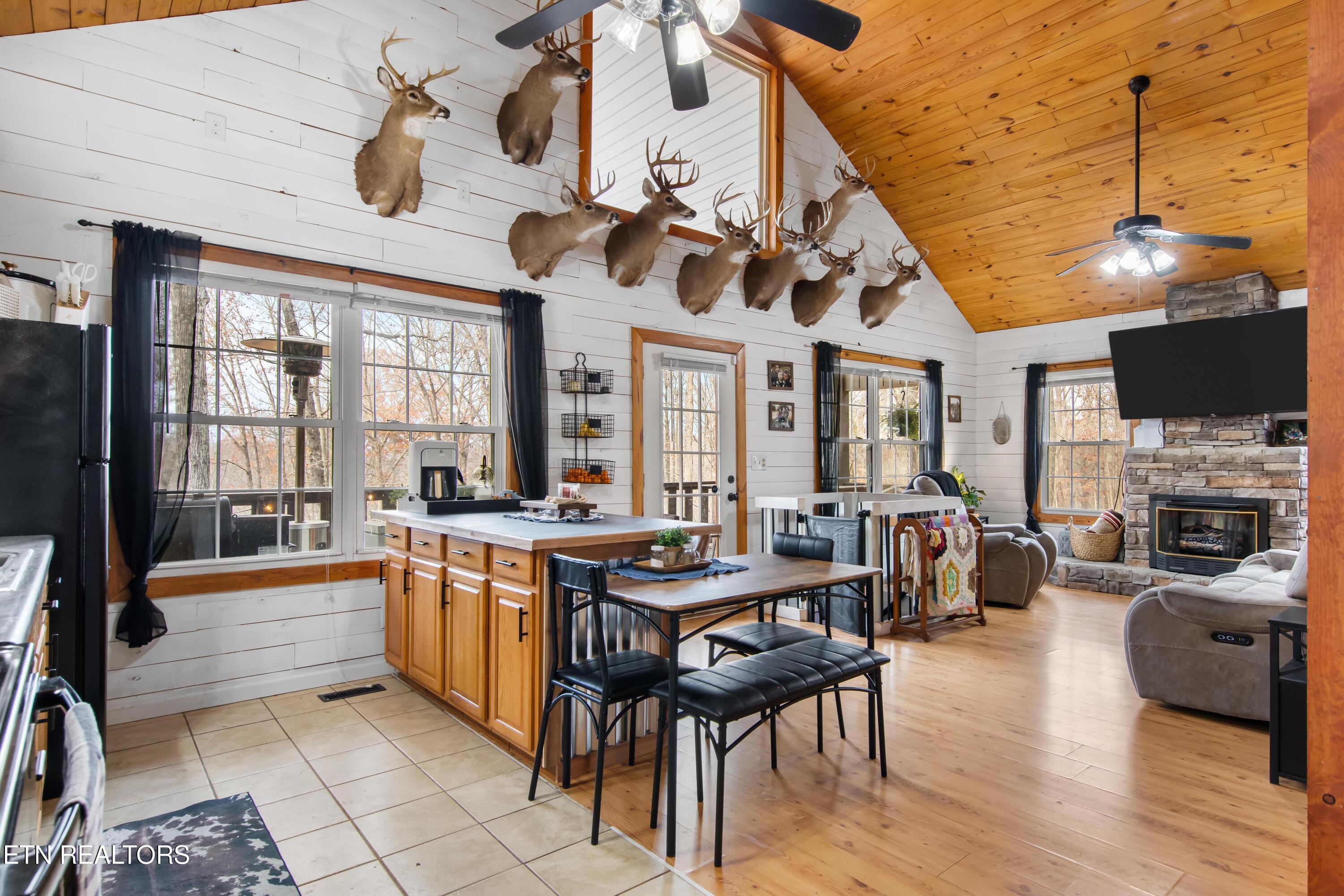 598 Hiwassee View Drive, Jacksboro, TN - Norris Lake Real Estate - Image# 3