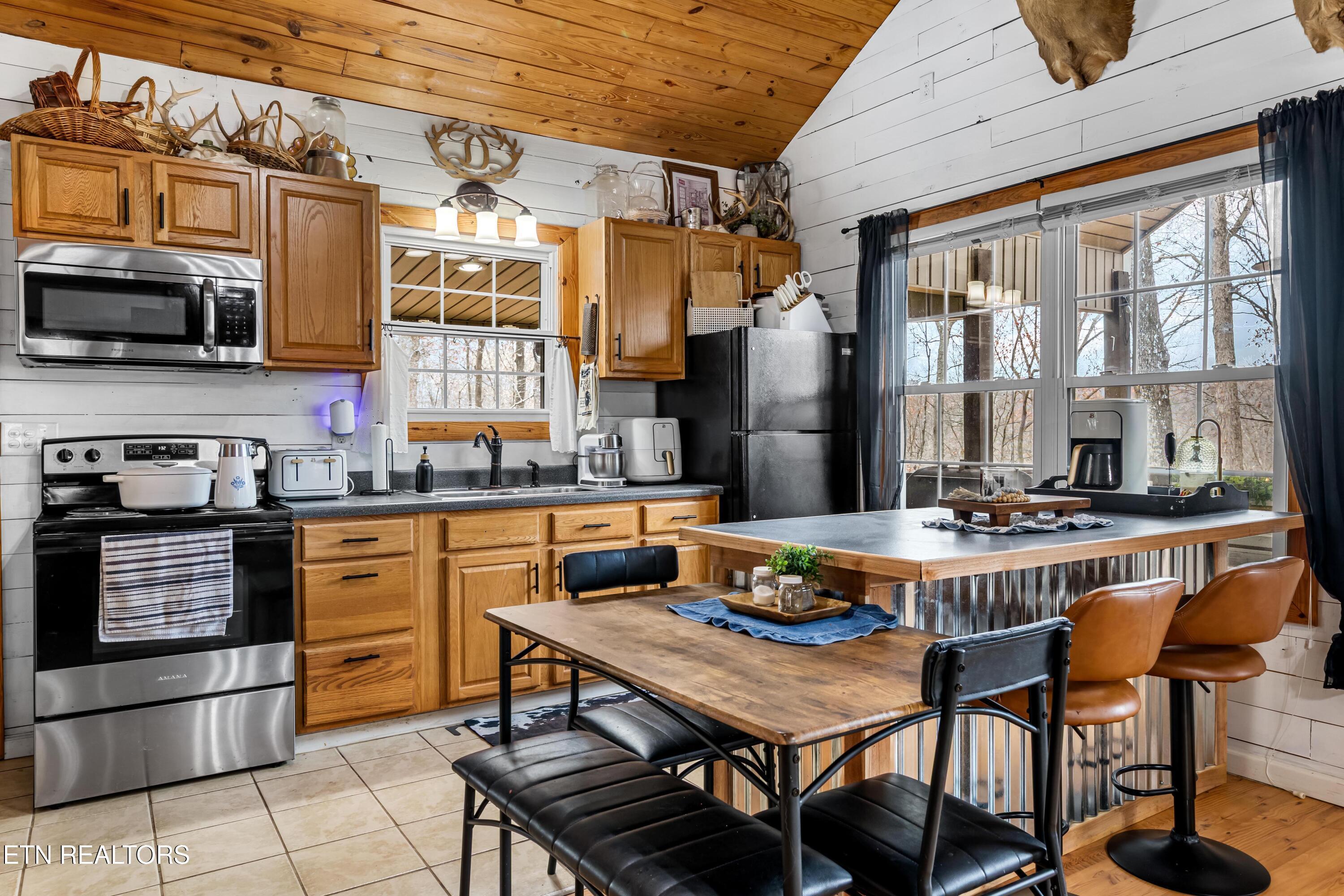 598 Hiwassee View Drive, Jacksboro, TN - Norris Lake Real Estate - Image# 9