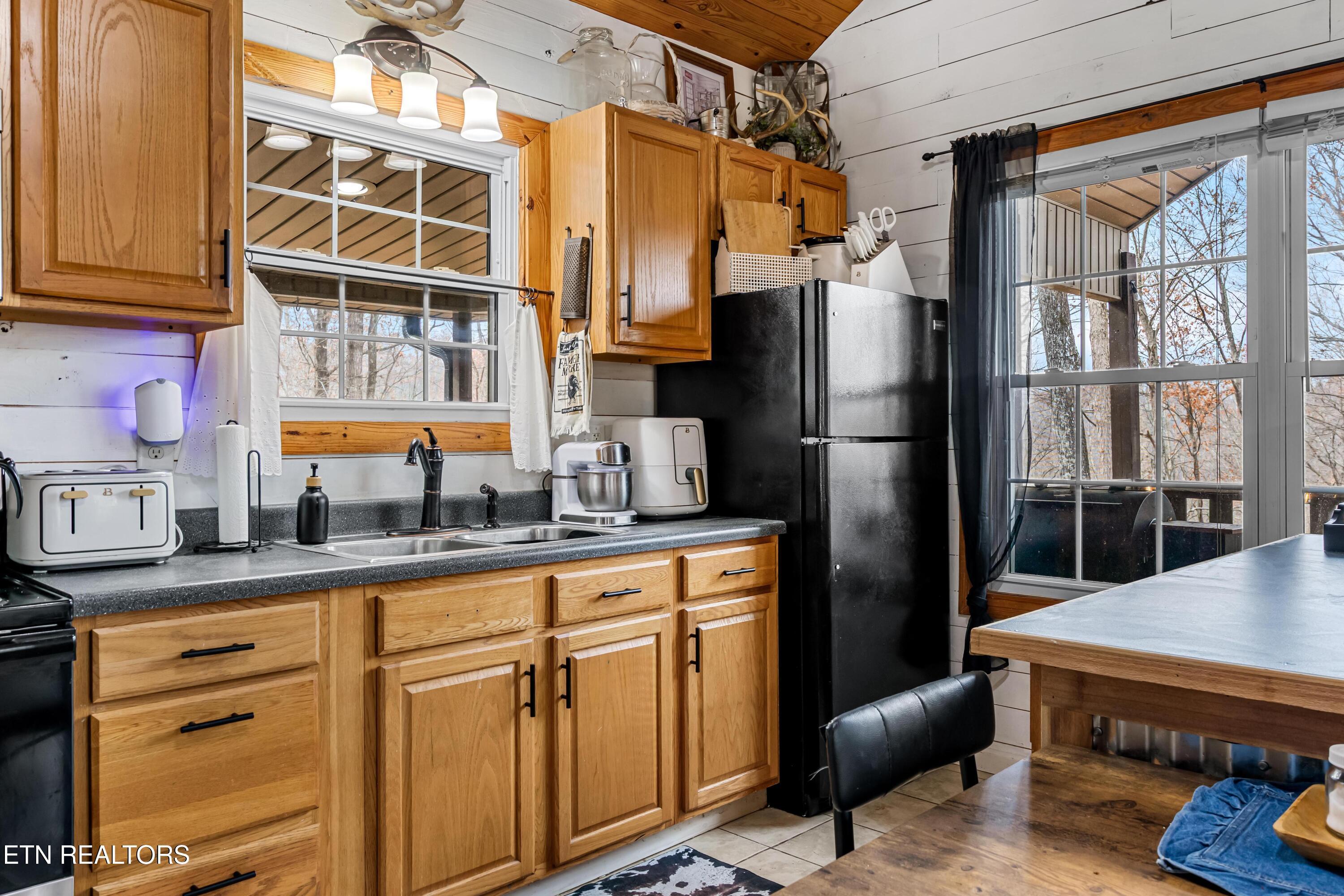 598 Hiwassee View Drive, Jacksboro, TN - Norris Lake Real Estate - Image# 10