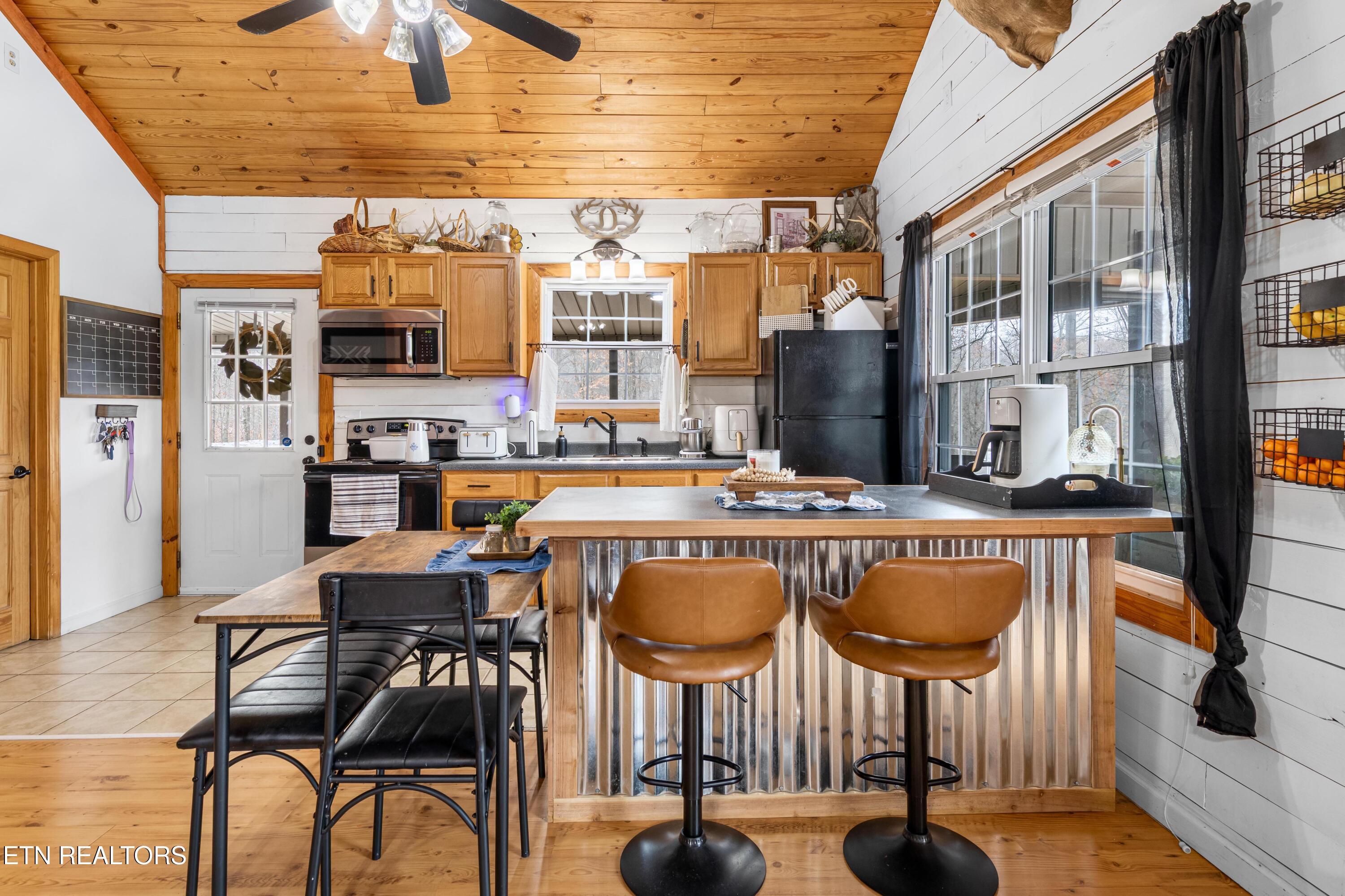 598 Hiwassee View Drive, Jacksboro, TN - Norris Lake Real Estate - Image# 11