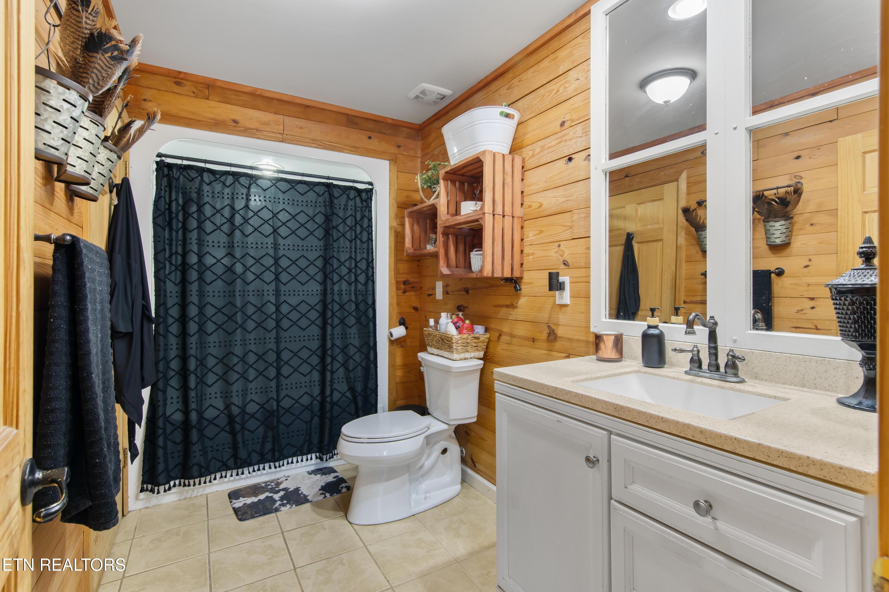 598 Hiwassee View Drive, Jacksboro, TN - Norris Lake Real Estate - Image# 18