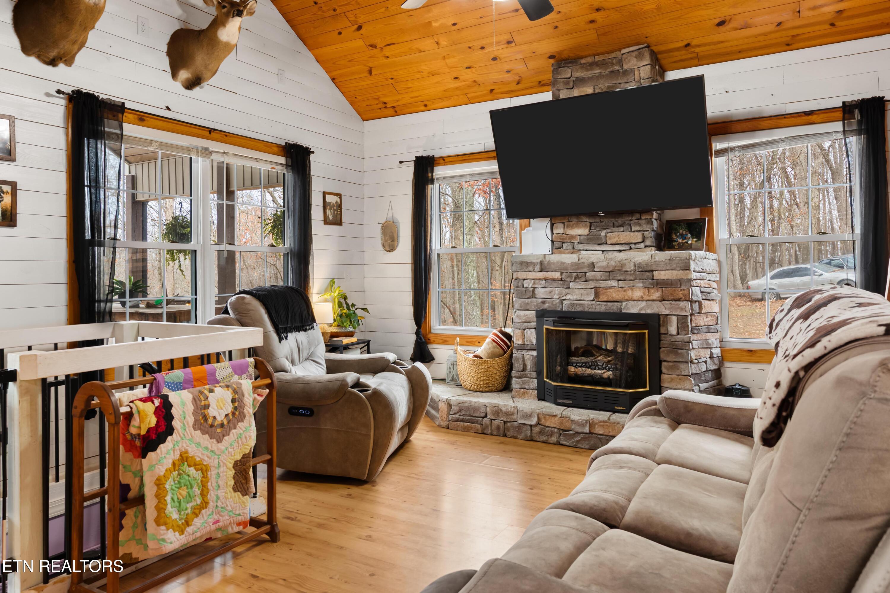 598 Hiwassee View Drive, Jacksboro, TN - Norris Lake Real Estate - Image# 4