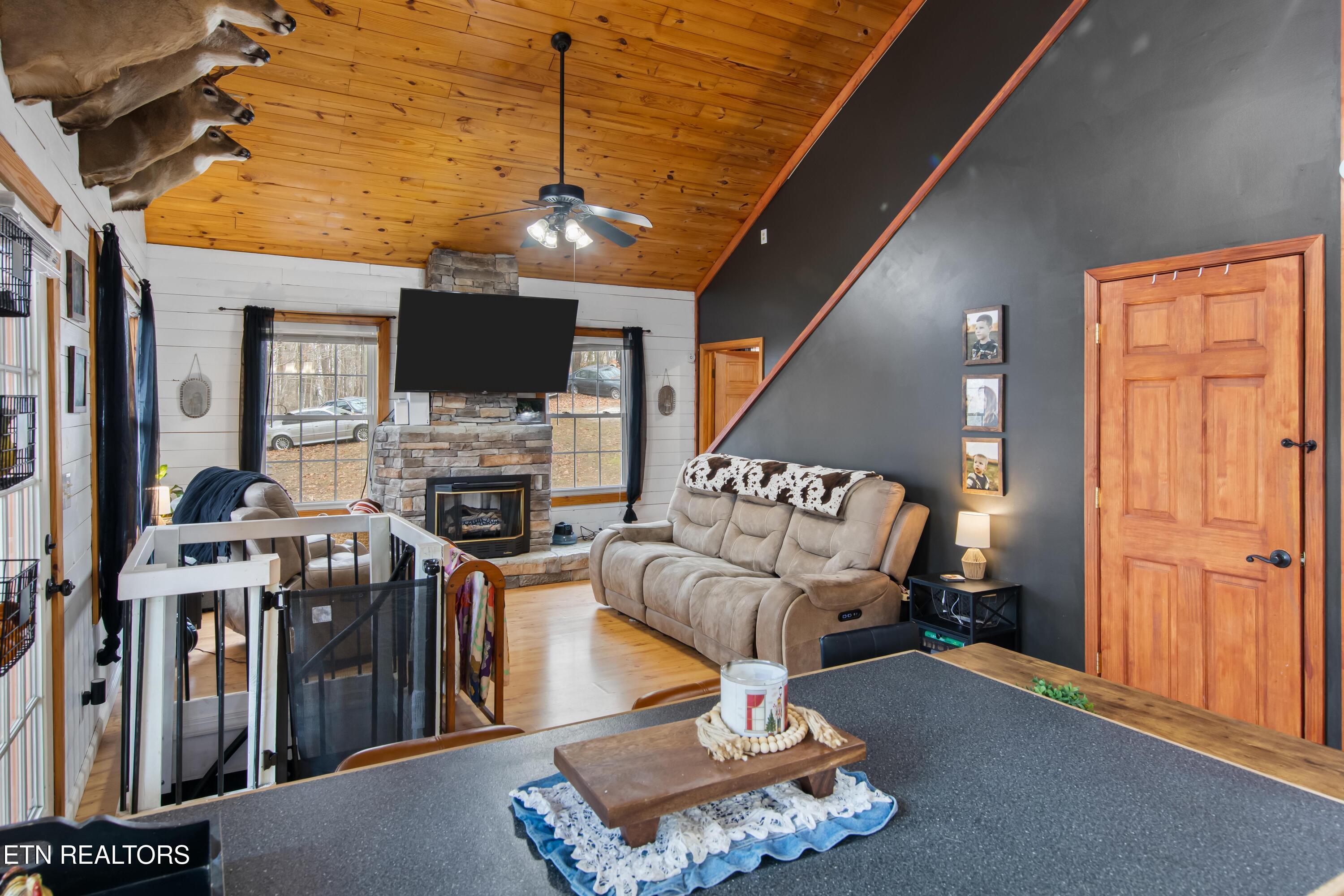 598 Hiwassee View Drive, Jacksboro, TN - Norris Lake Real Estate - Image# 14